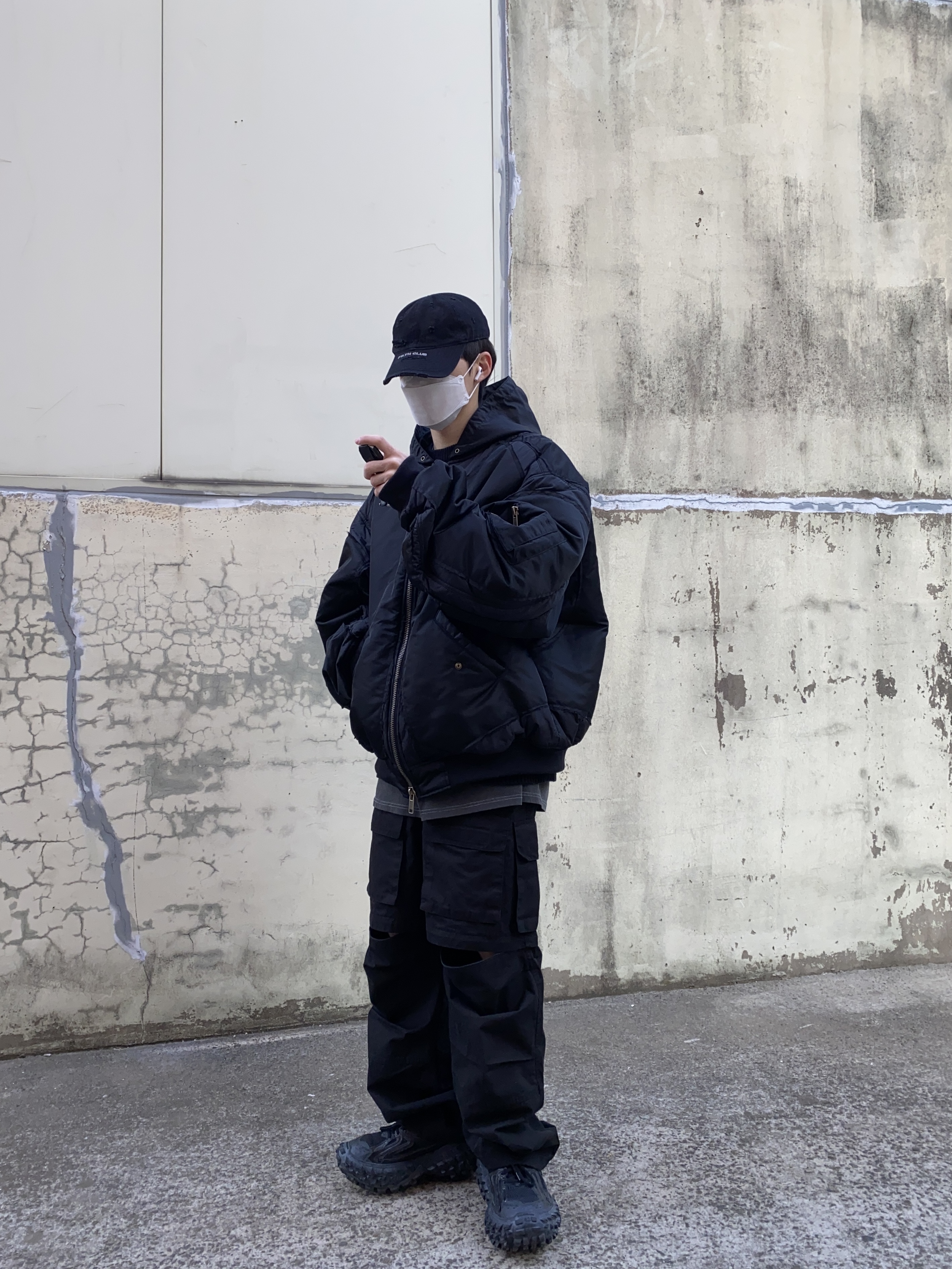 Balenciaga Defender Sneakers Black 착용 스타일