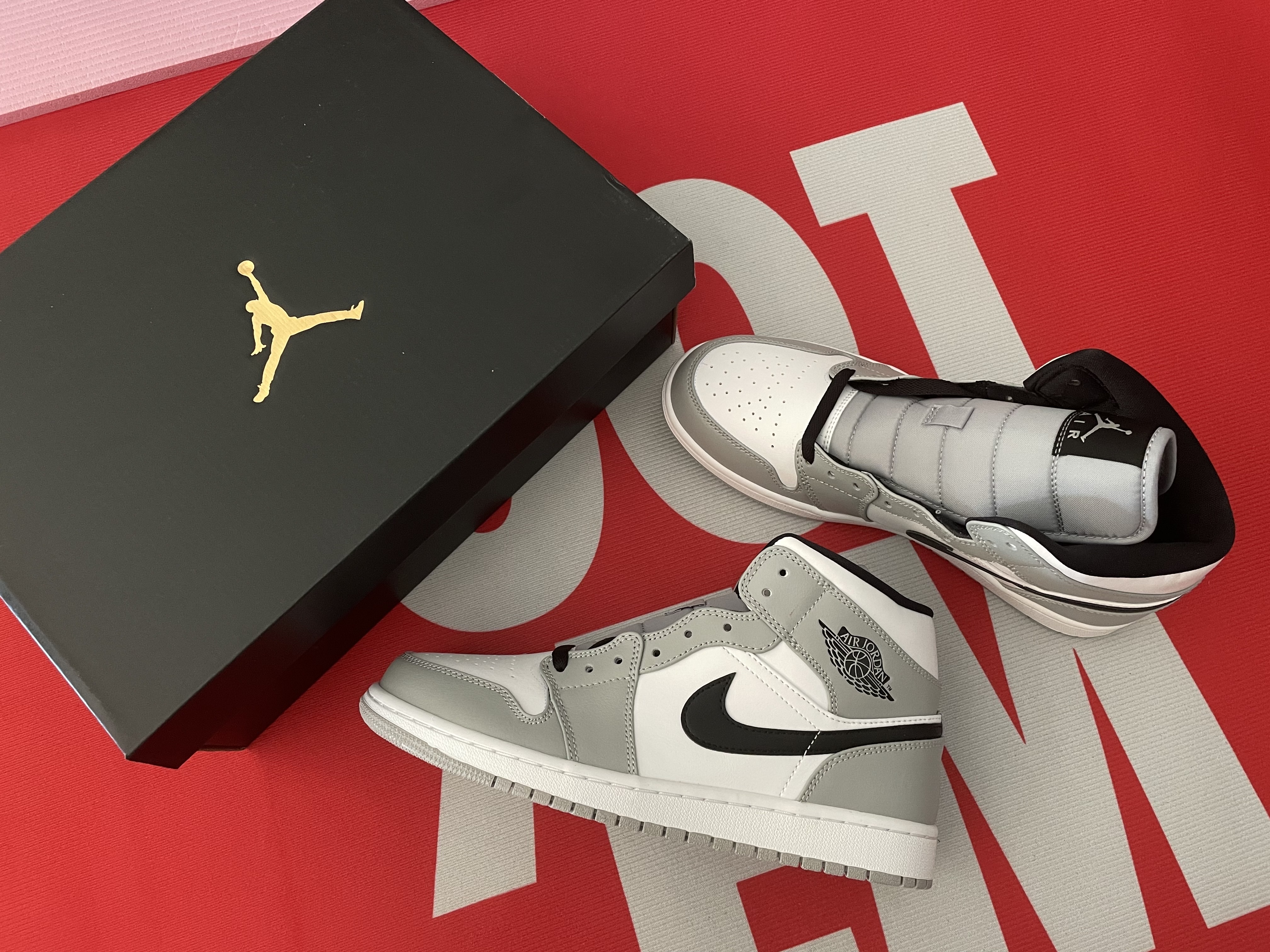 Jordan 1 Mid Light Smoke Grey 착용 스타일