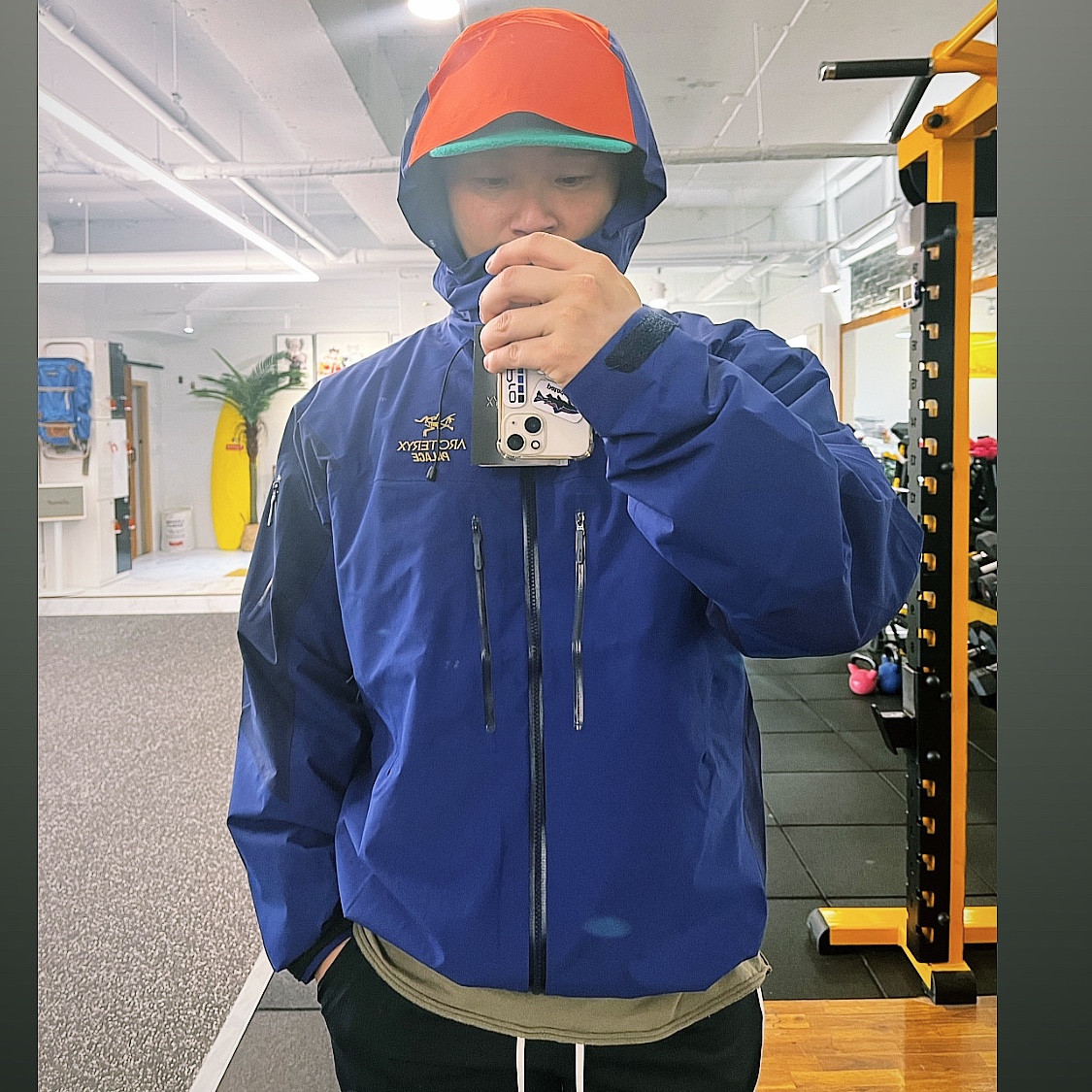 Palace x Arc'teryx Alpha SV Jacket Blue - 20FW, Nike ACG AW84 Fleece Cap Lucid Green 착용 스타일