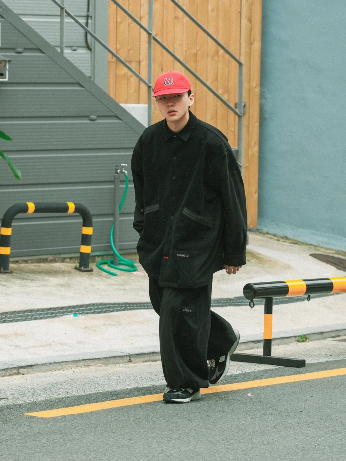New Balance 993 Made in USA Black - D Standard 착용 스타일 - 2
