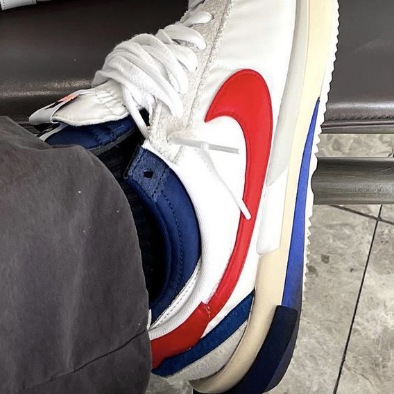 Nike x Sacai Zoom Cortez SP White and University Red 착용 스타일