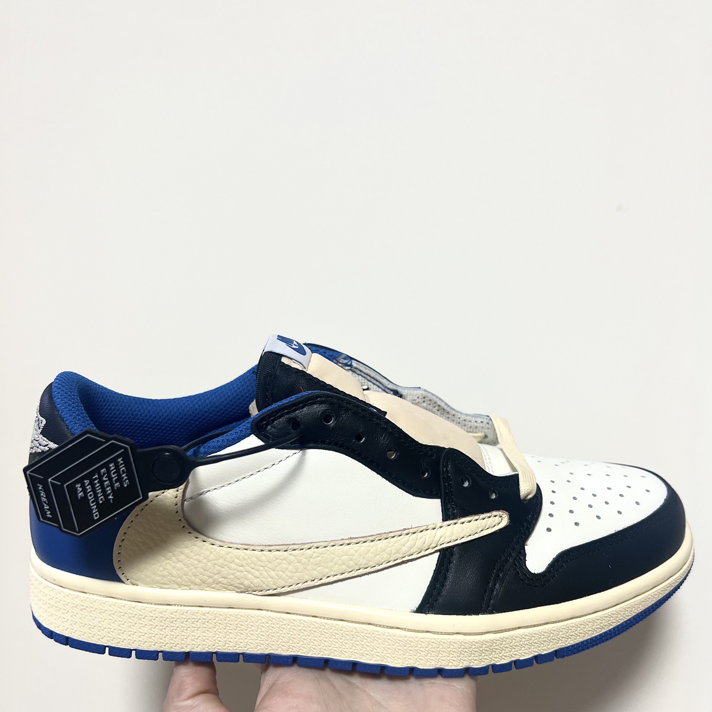 Jordan 1 x Travis Scott x Fragment Retro Low OG SP Military Blue 착용 스타일