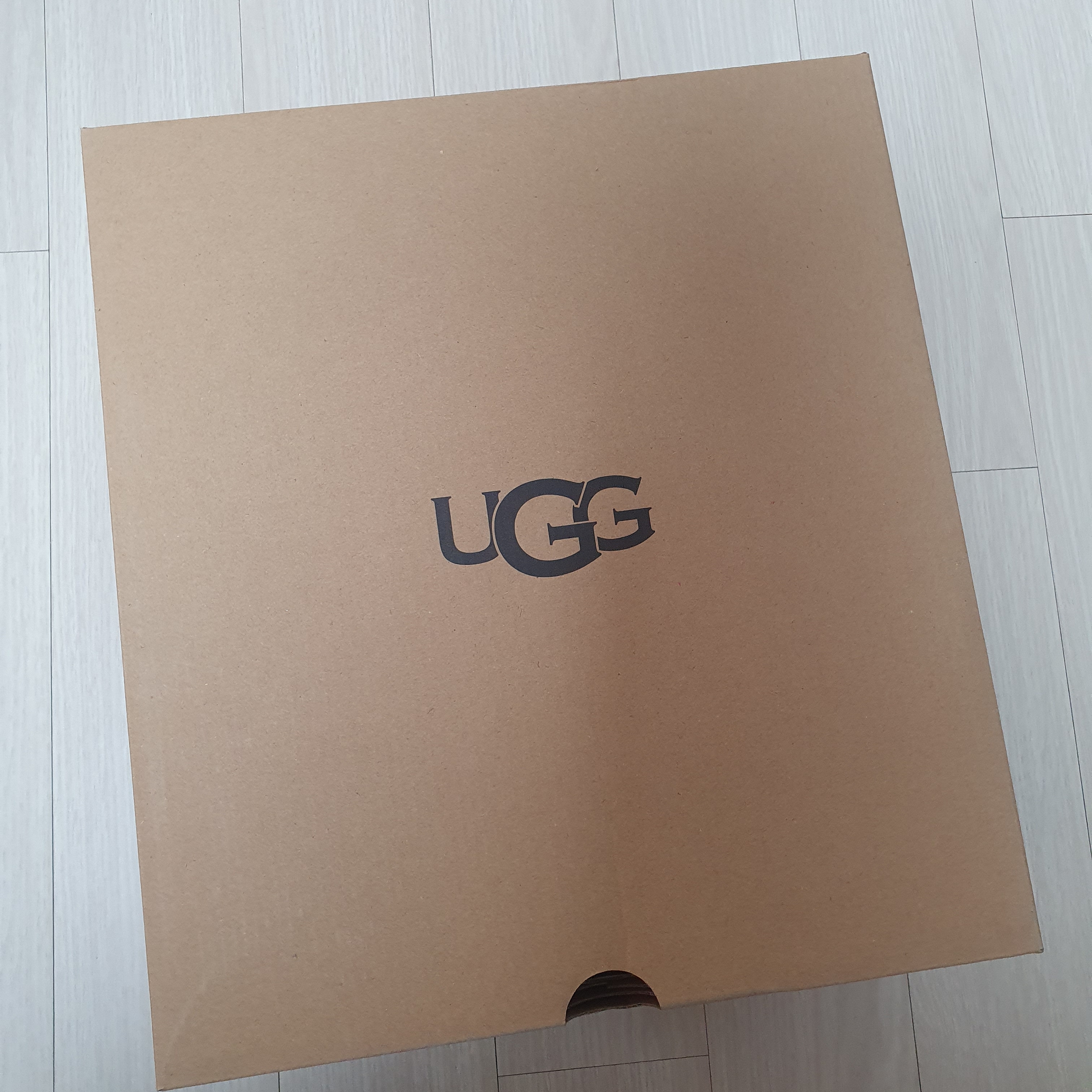 (W) UGG Classic Clear Mini Boots Natural Black 착용 스타일 - 1