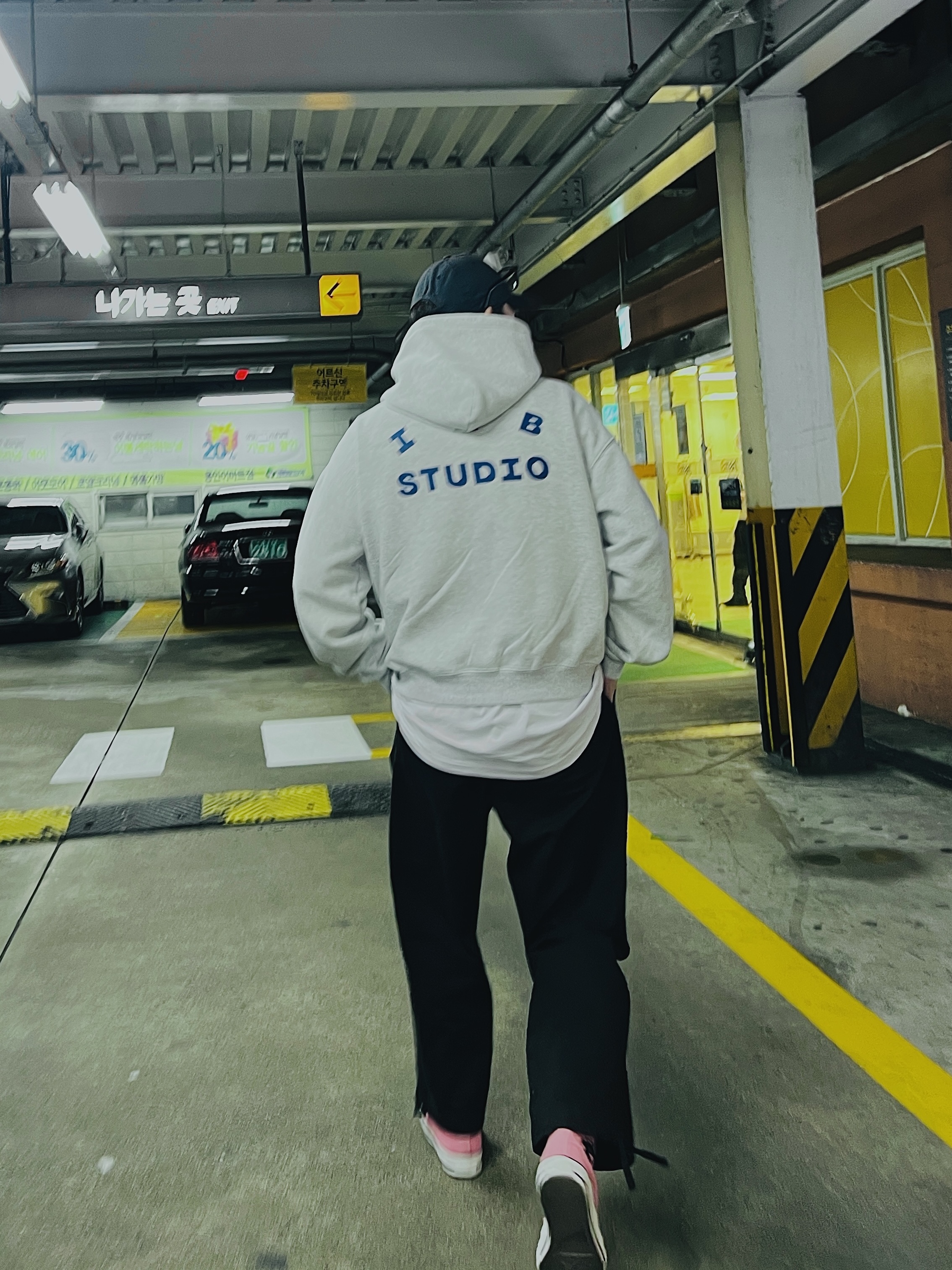 IAB Studio Hoodie Oatmeal Gray - 21SS, Converse x Stussy Chuck 70 High Plumeria 착용 스타일
