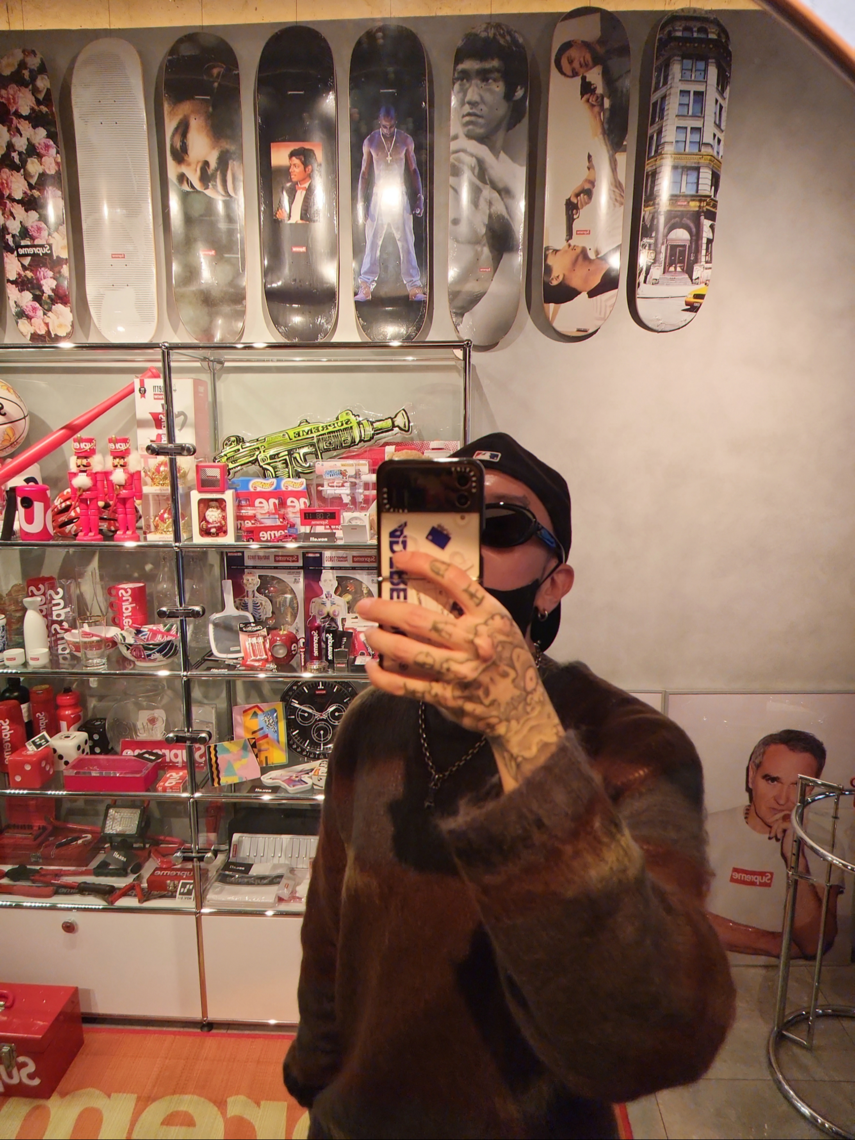 Supreme x Comme des Garcons Junya Watanabe Man Patchwork Cargo Pants Olive - 21FW, Supreme Contrast Script Varsity Jacket Black - 20FW 착용 스타일 - 2