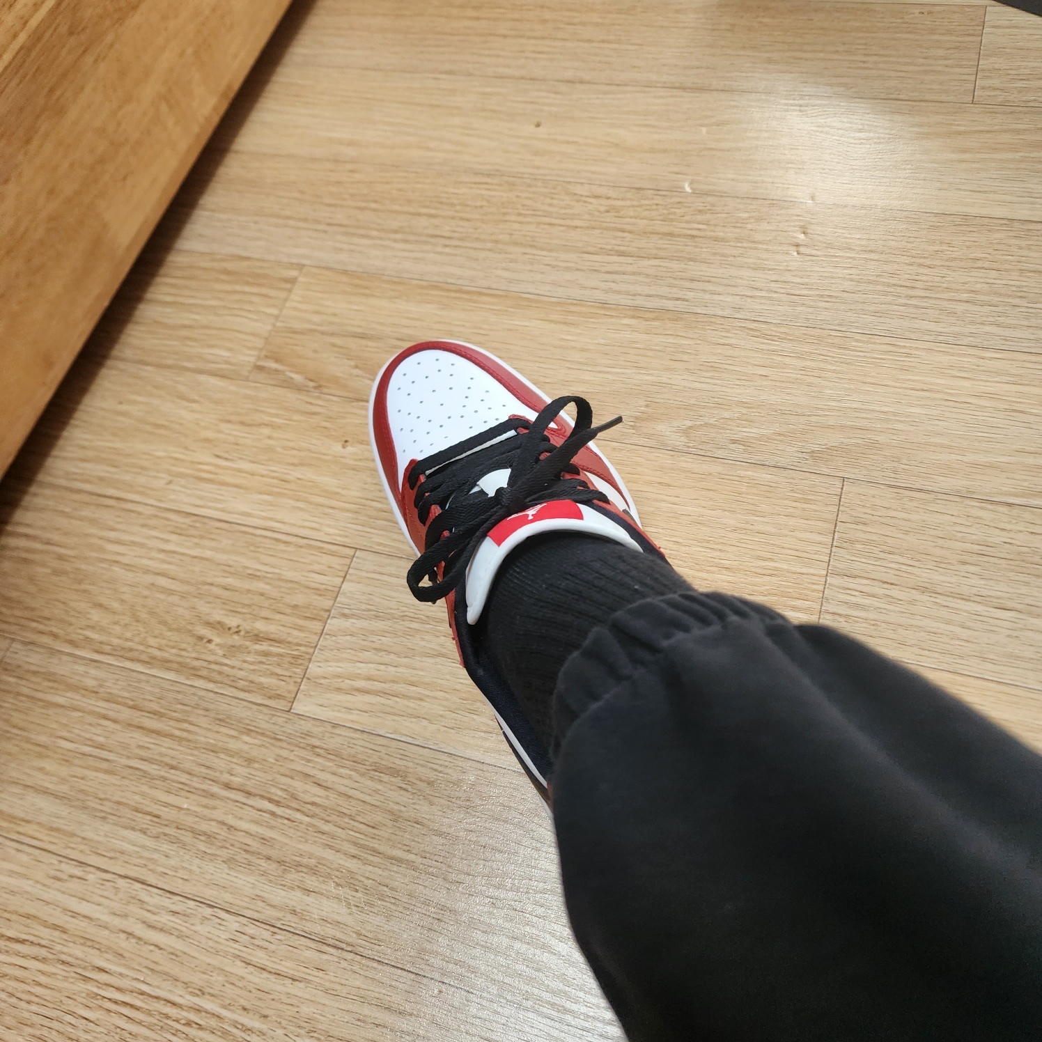 Jordan 1 Low Golf Chicago 착용 스타일 - 2