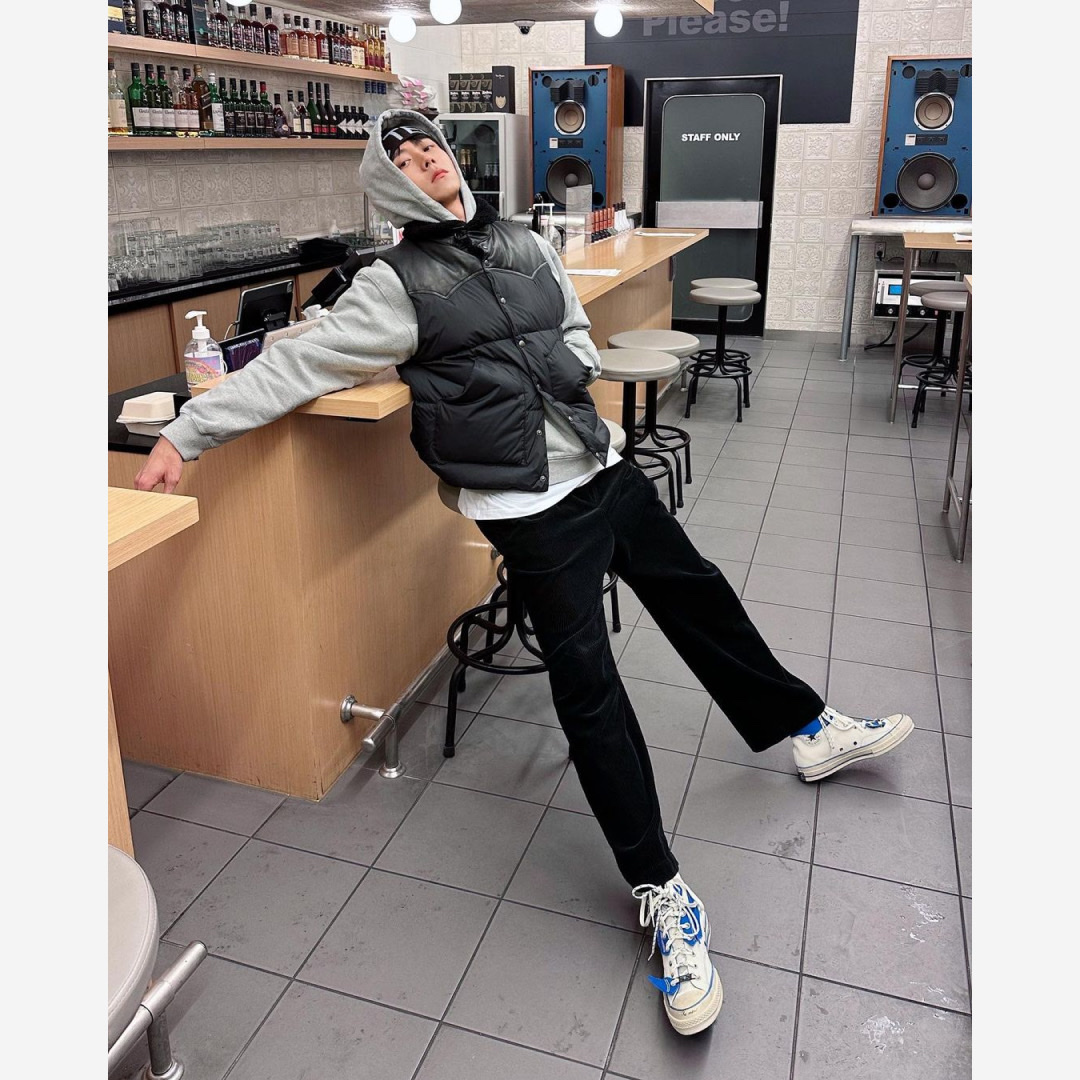 Converse x Ader Error Chuck 70 High White 착용 스타일 - 3