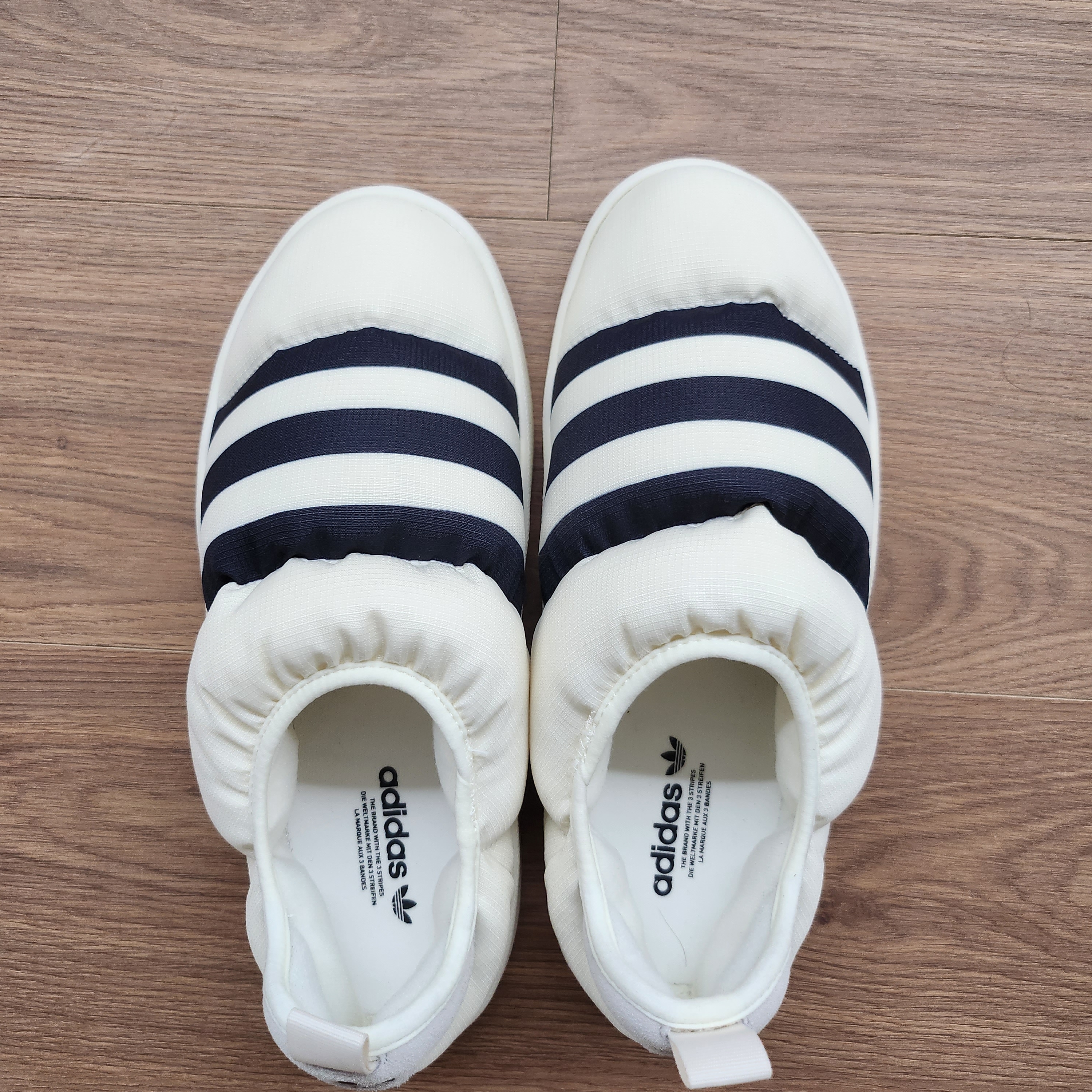 Adidas Puffylette Off White 착용 스타일