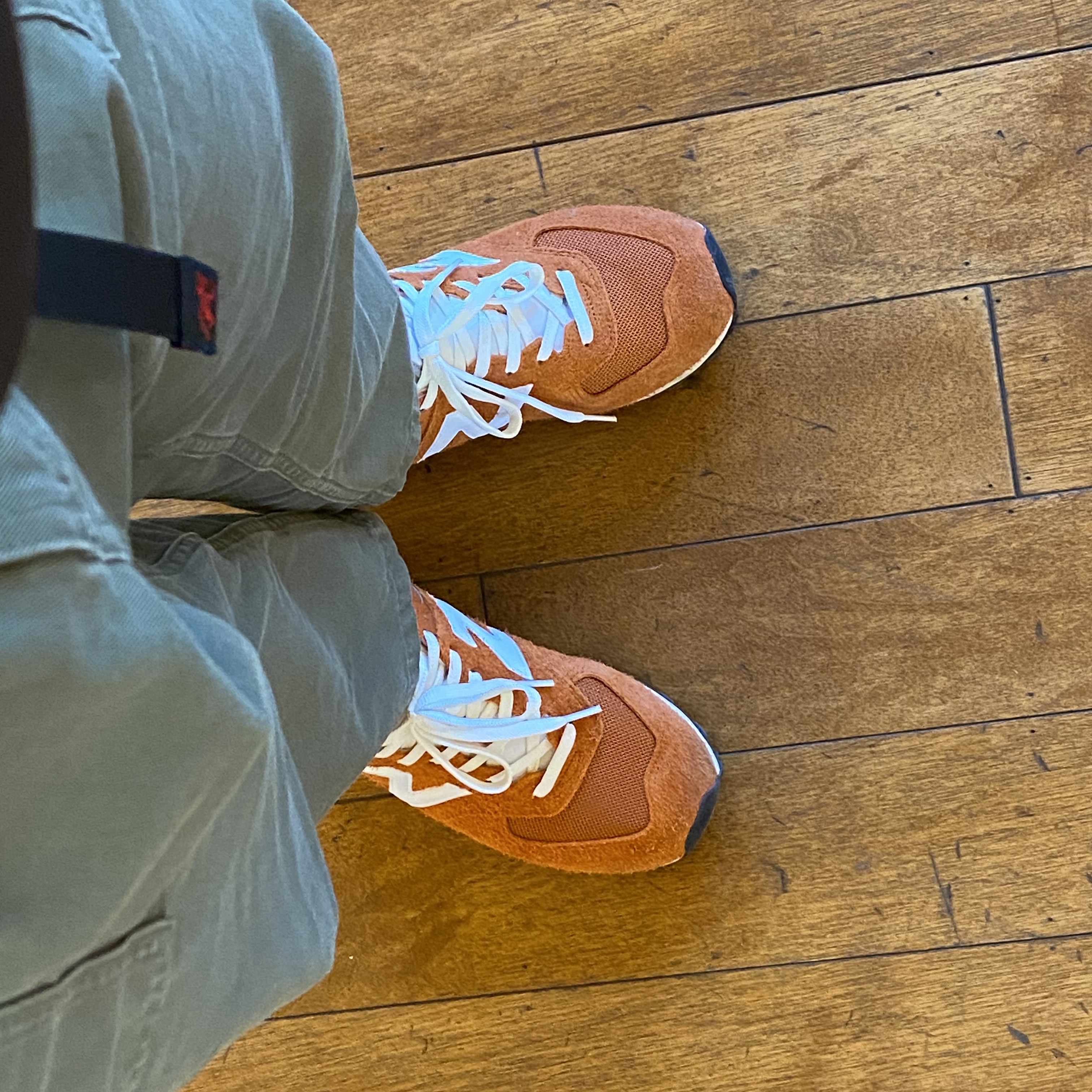 New Balance 574 Heritage Orange Burst White 착용 스타일