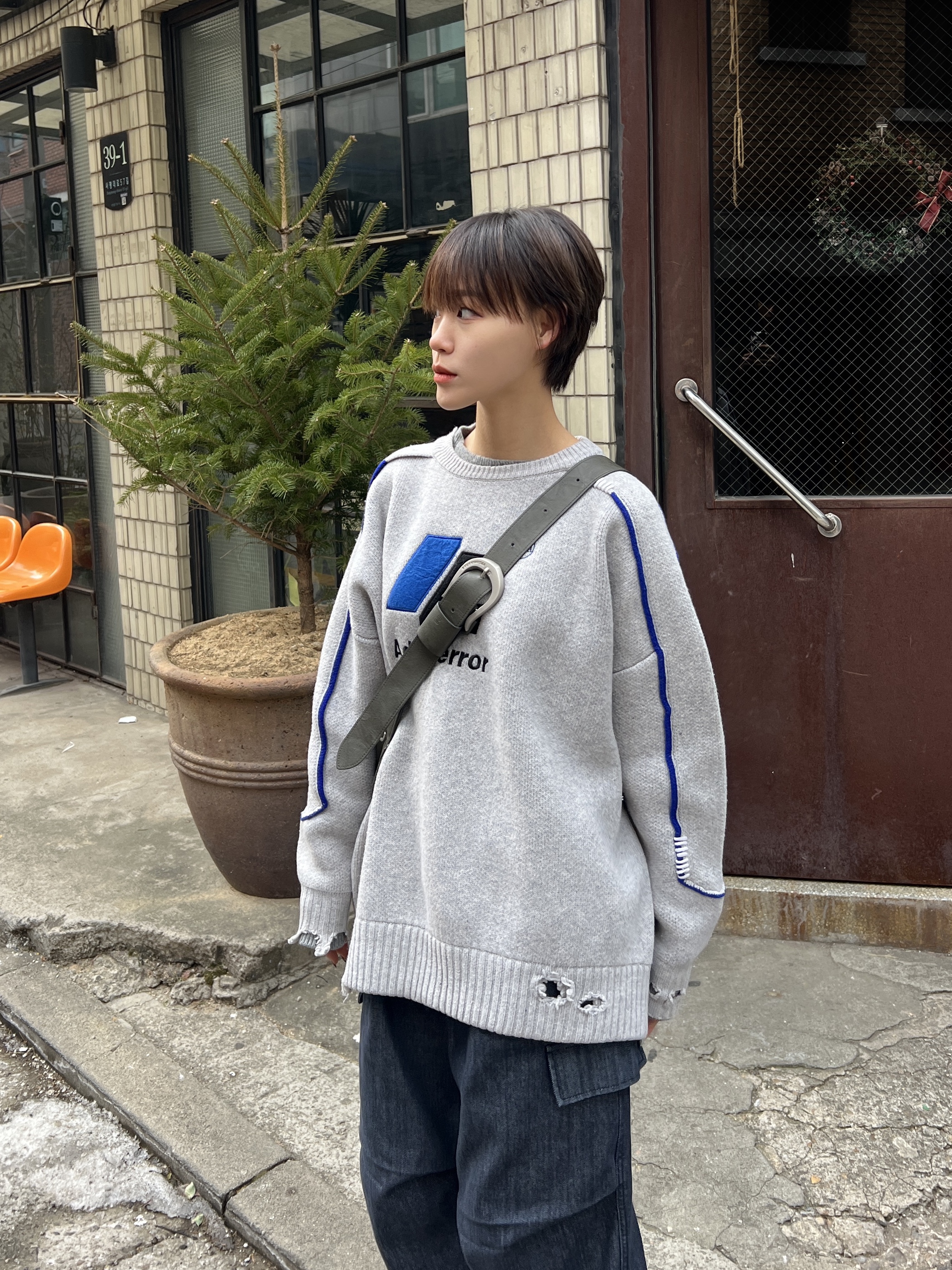 Zara x Ader Error Oversize Sweater Grey 착용 스타일 - 3