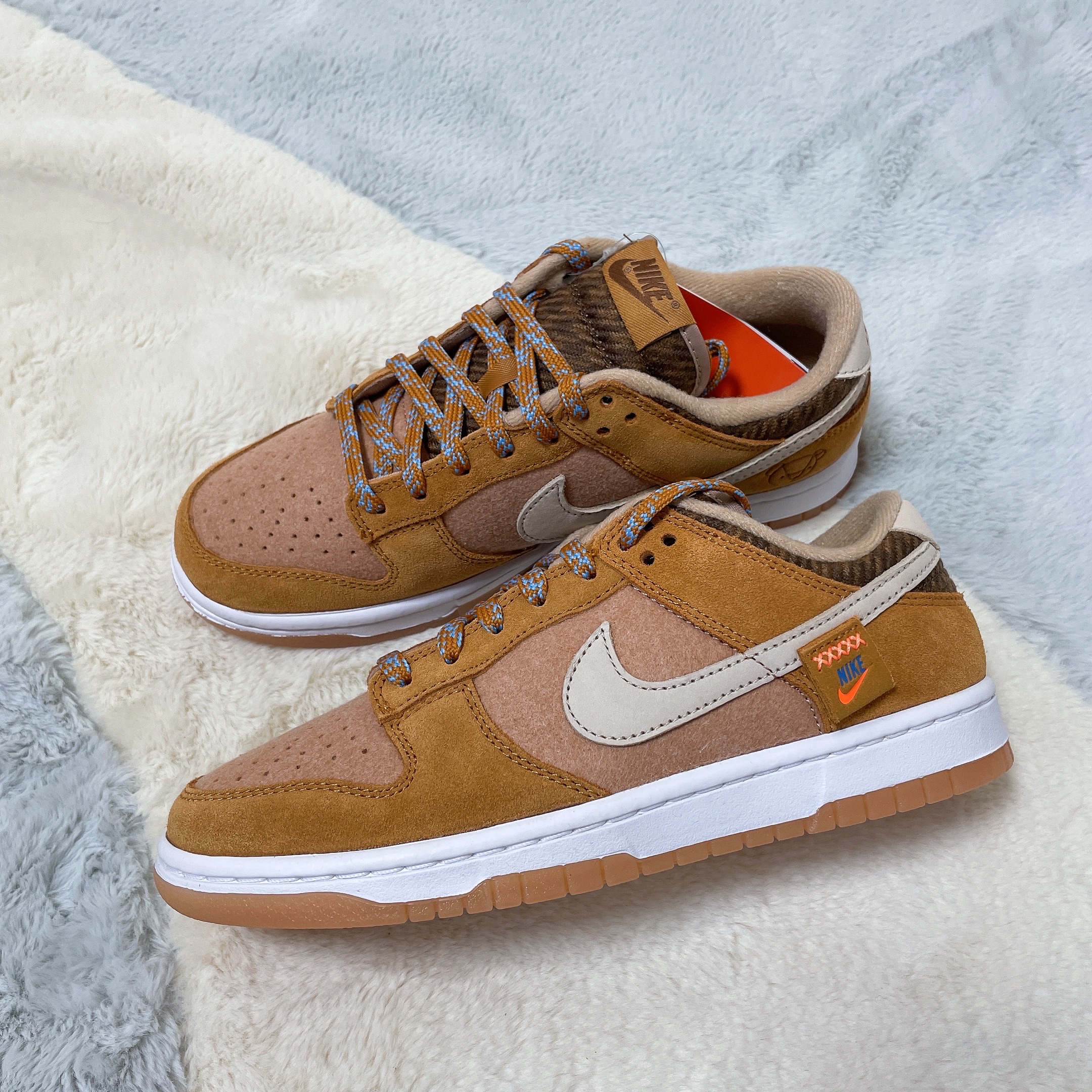 Nike Dunk Low SE Praline Desert Ochre 착용 스타일 - 1