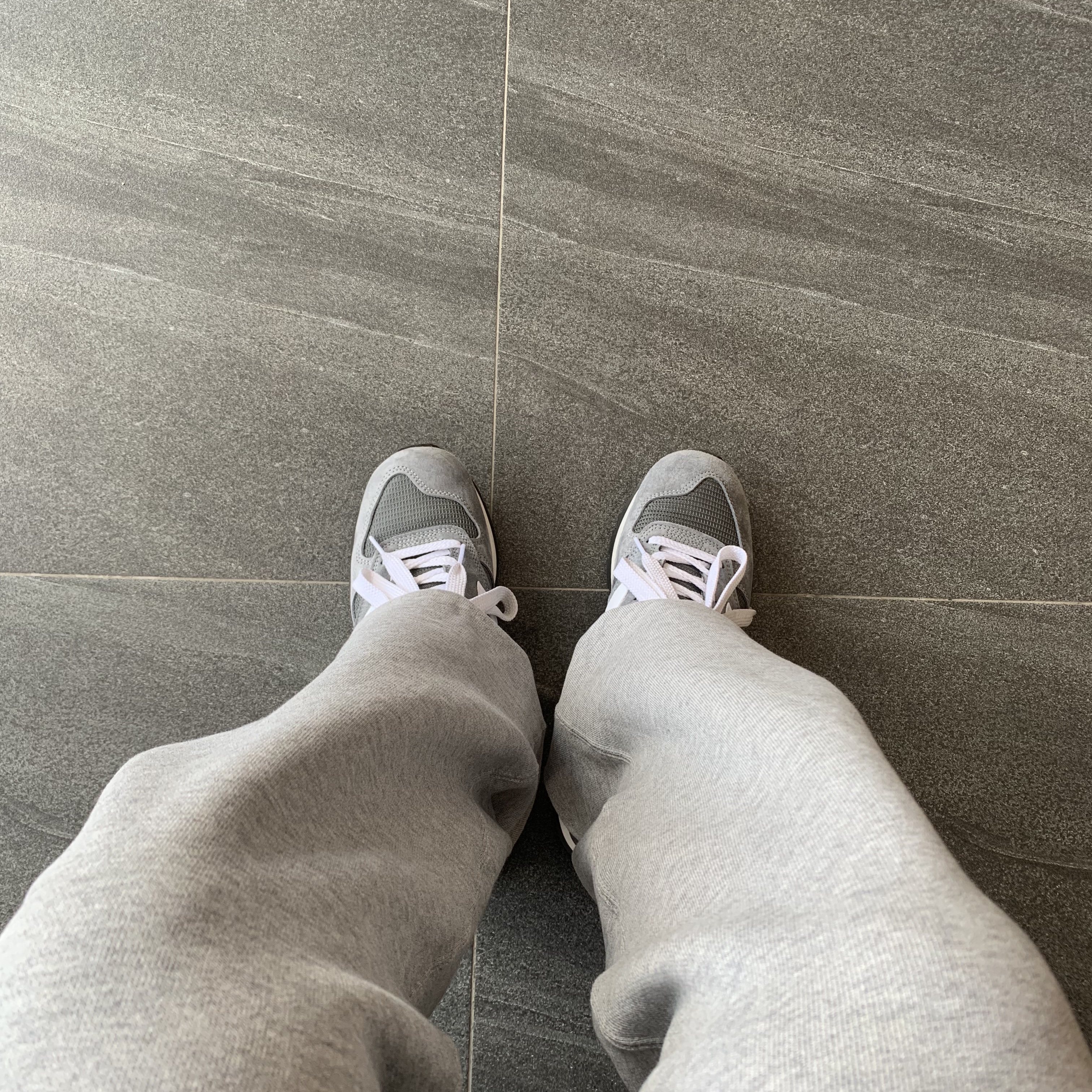 New Balance 990v1 Made in USA Grey White 착용 스타일