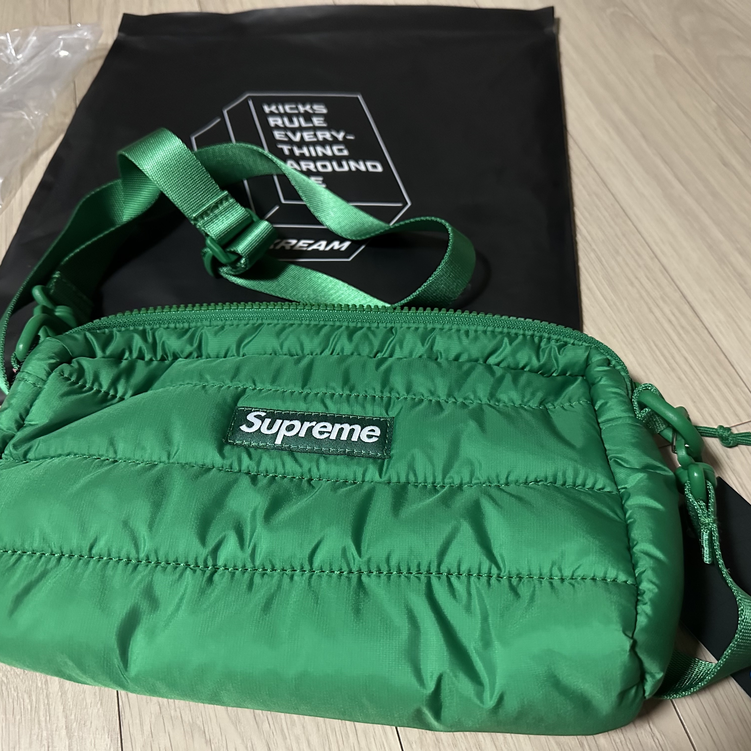 Supreme Puffer Side Bag Green - 22FW ์ฐฉ์ฉ ์คํ์ผ