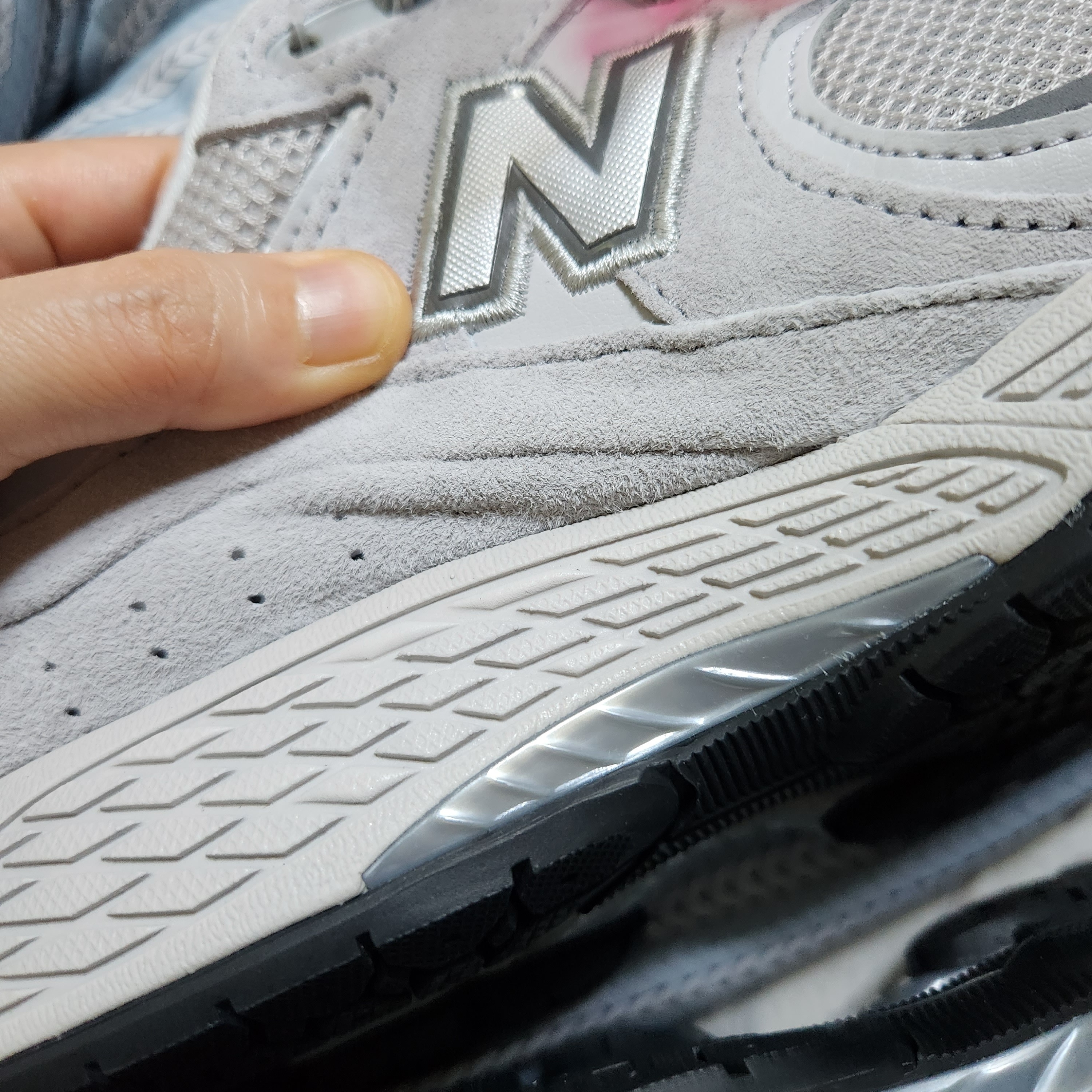 New Balance 2002R T2 Gray 착용 스타일 - 3