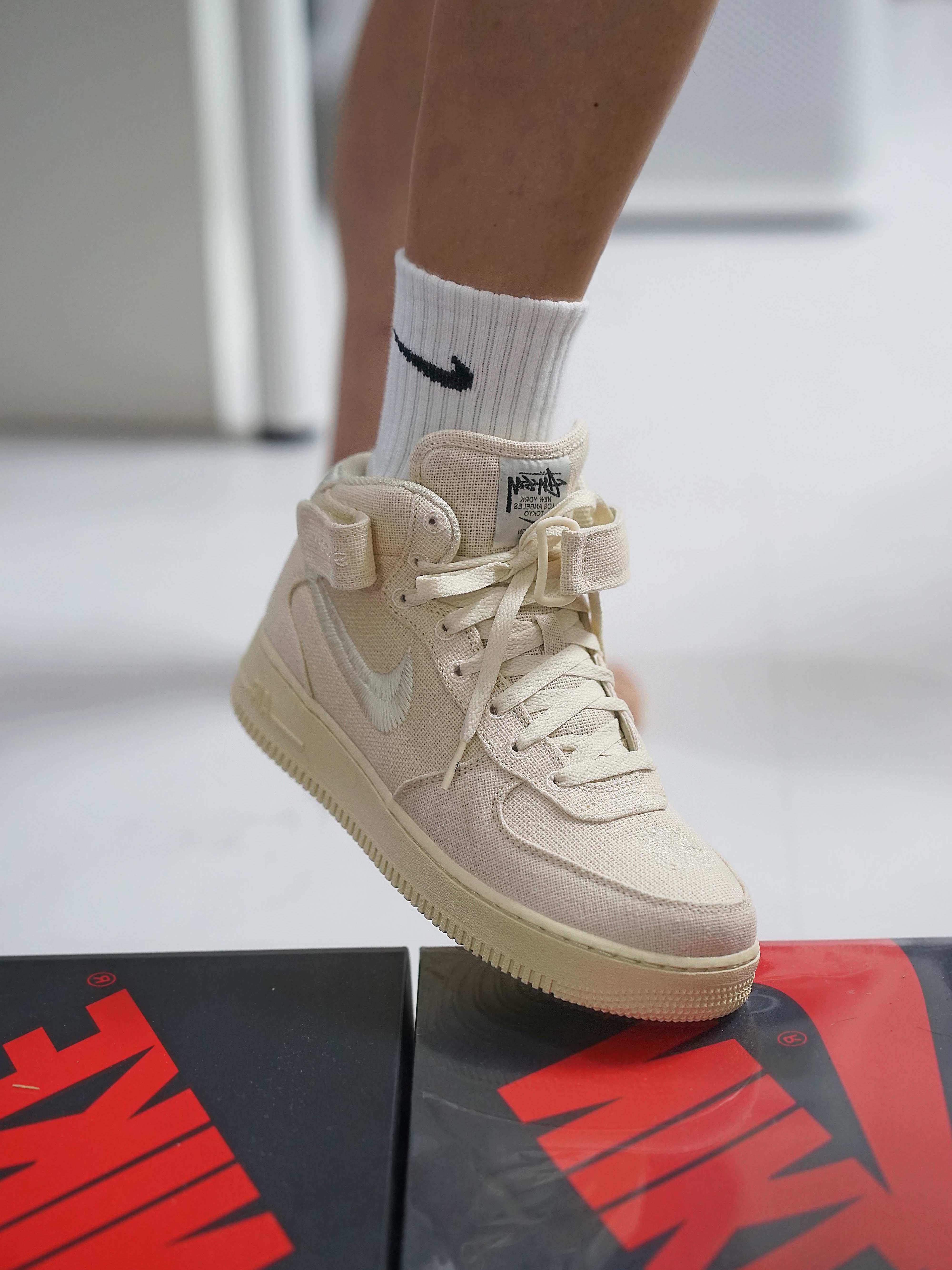 Nike x Stussy Air Force 1 '07 Mid SP Fossil 착용 스타일 - 2