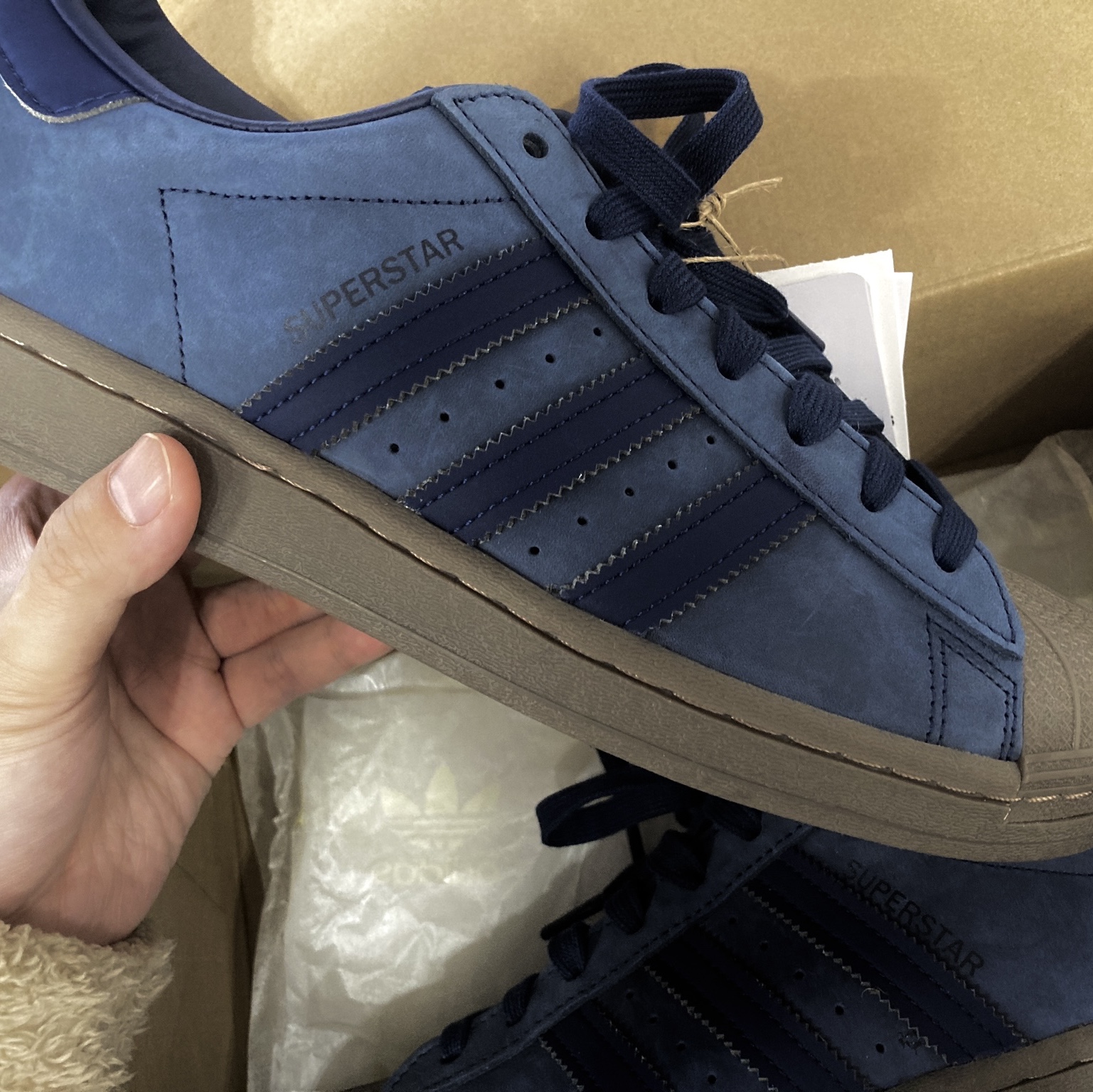 Adidas Superstar Dark Navy 착용 스타일