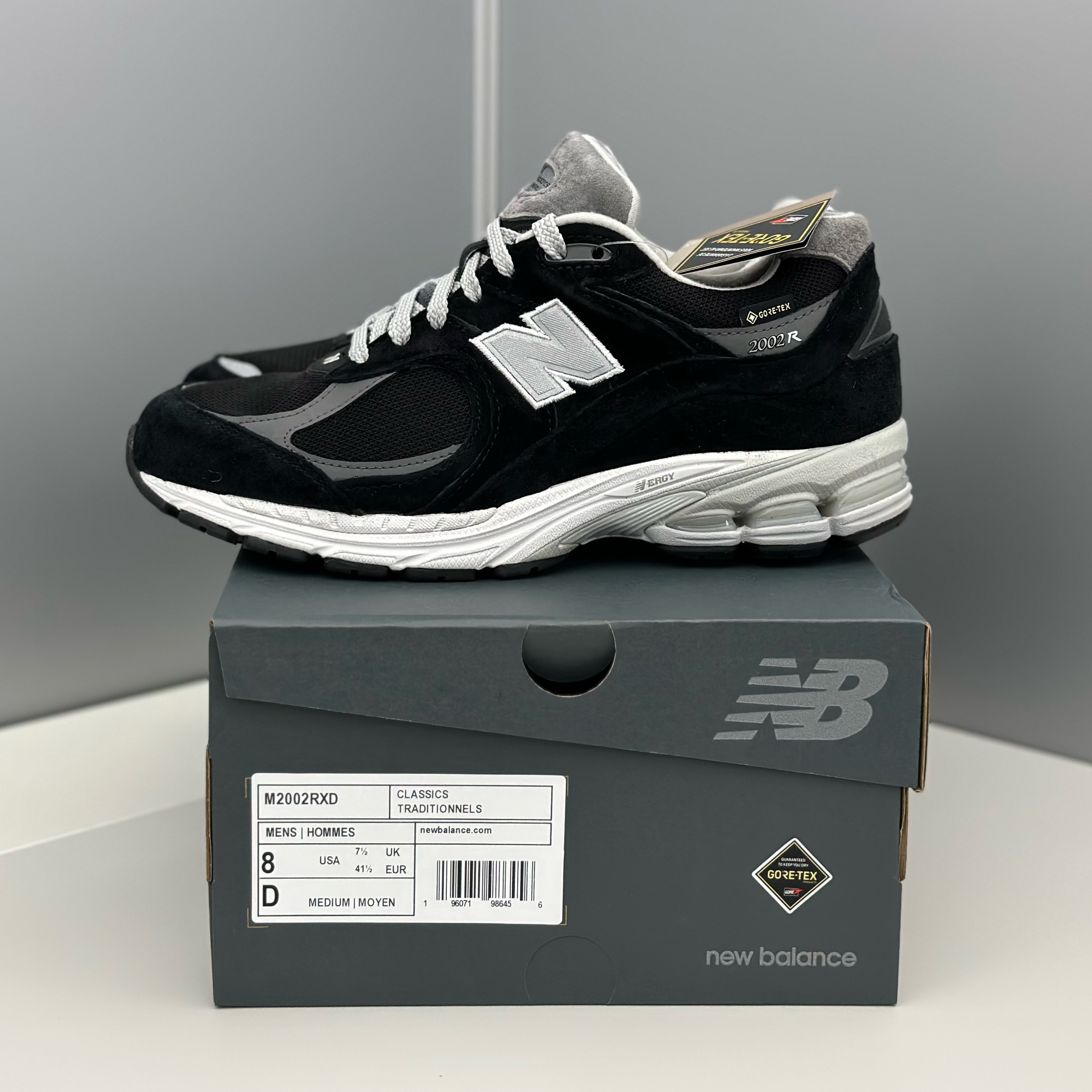 New Balance 2002R Gore-Tex Black Silver Metalic 착용 스타일