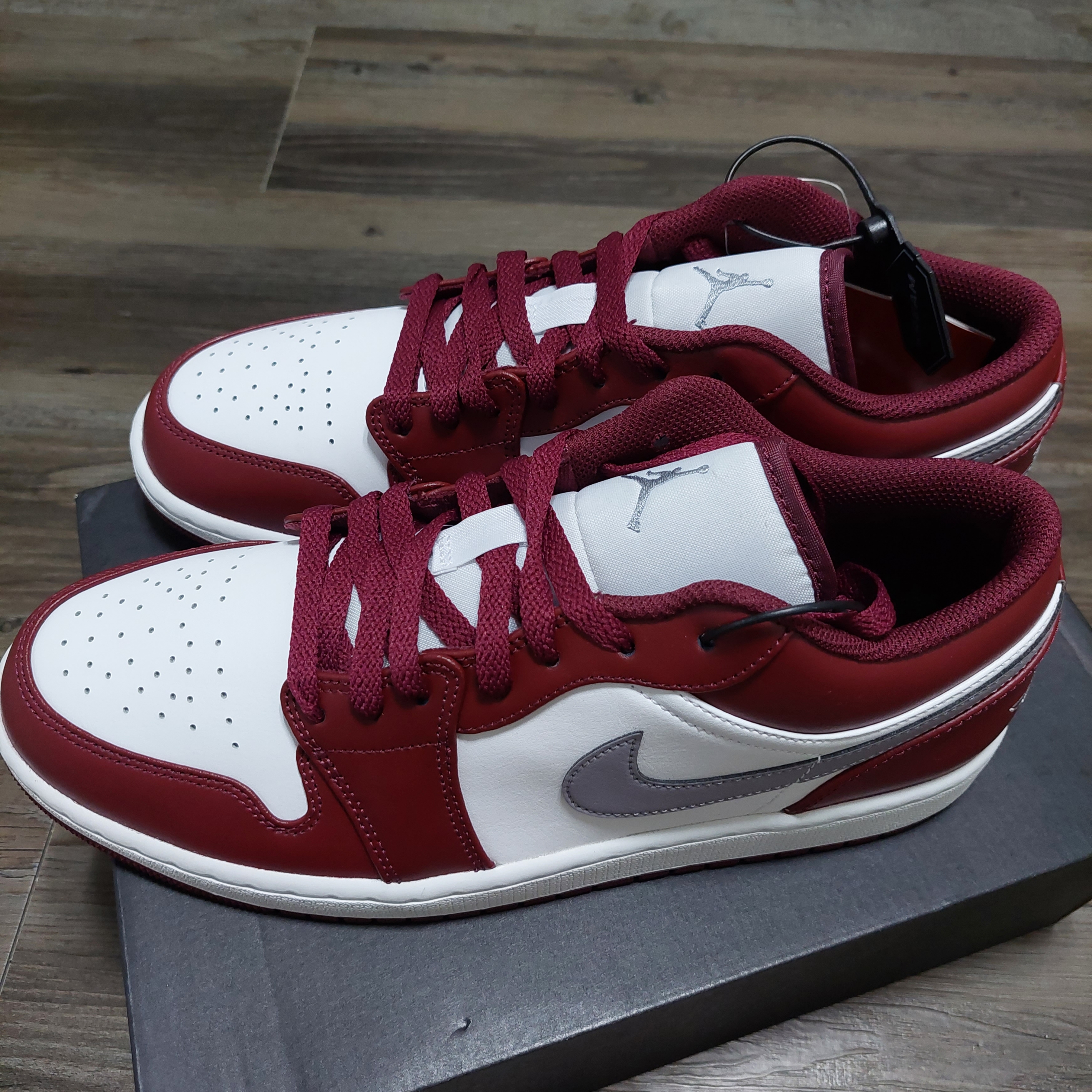 Jordan 1 Low Cherrywood Red 착용 스타일 - 3