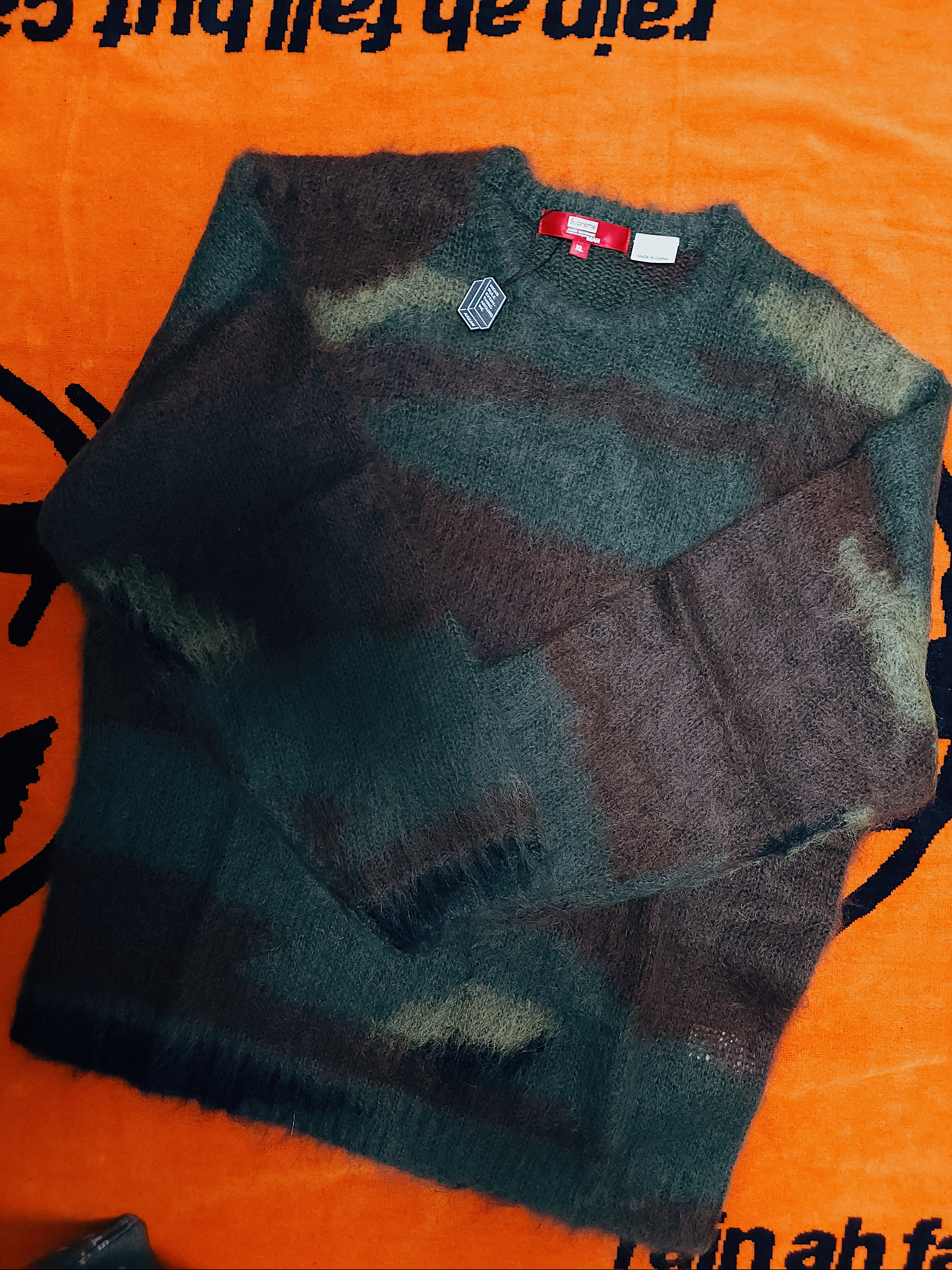 Supreme x Thrasher Sweater Green - 21FW, Casio G-Shock x Supreme x The North Face DW-6900 Black 착용 스타일 - 2