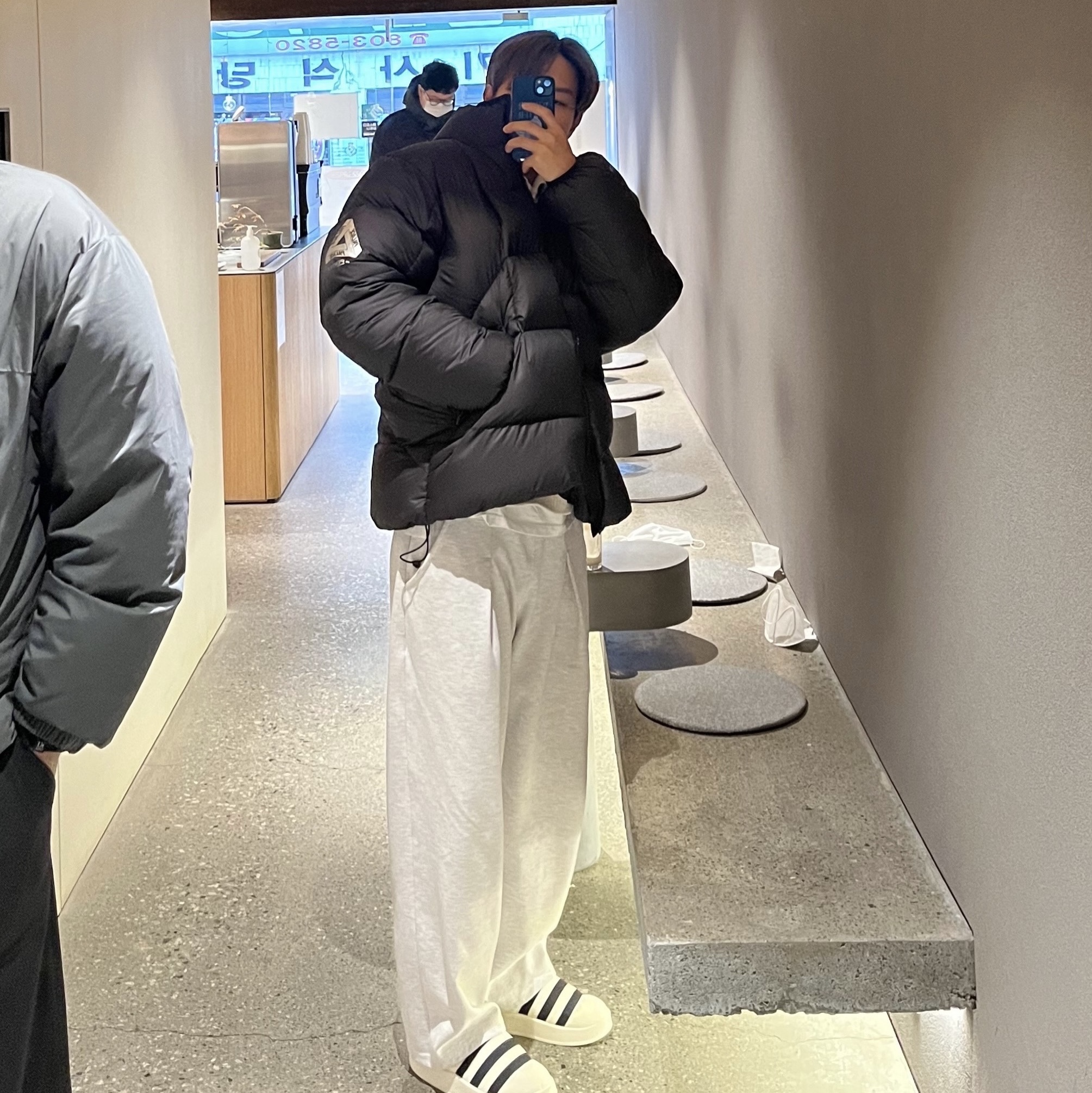 Palace Pertex Frost Balaclava Puffa Black - 22FW, Adidas Puffylette Off White 착용 스타일