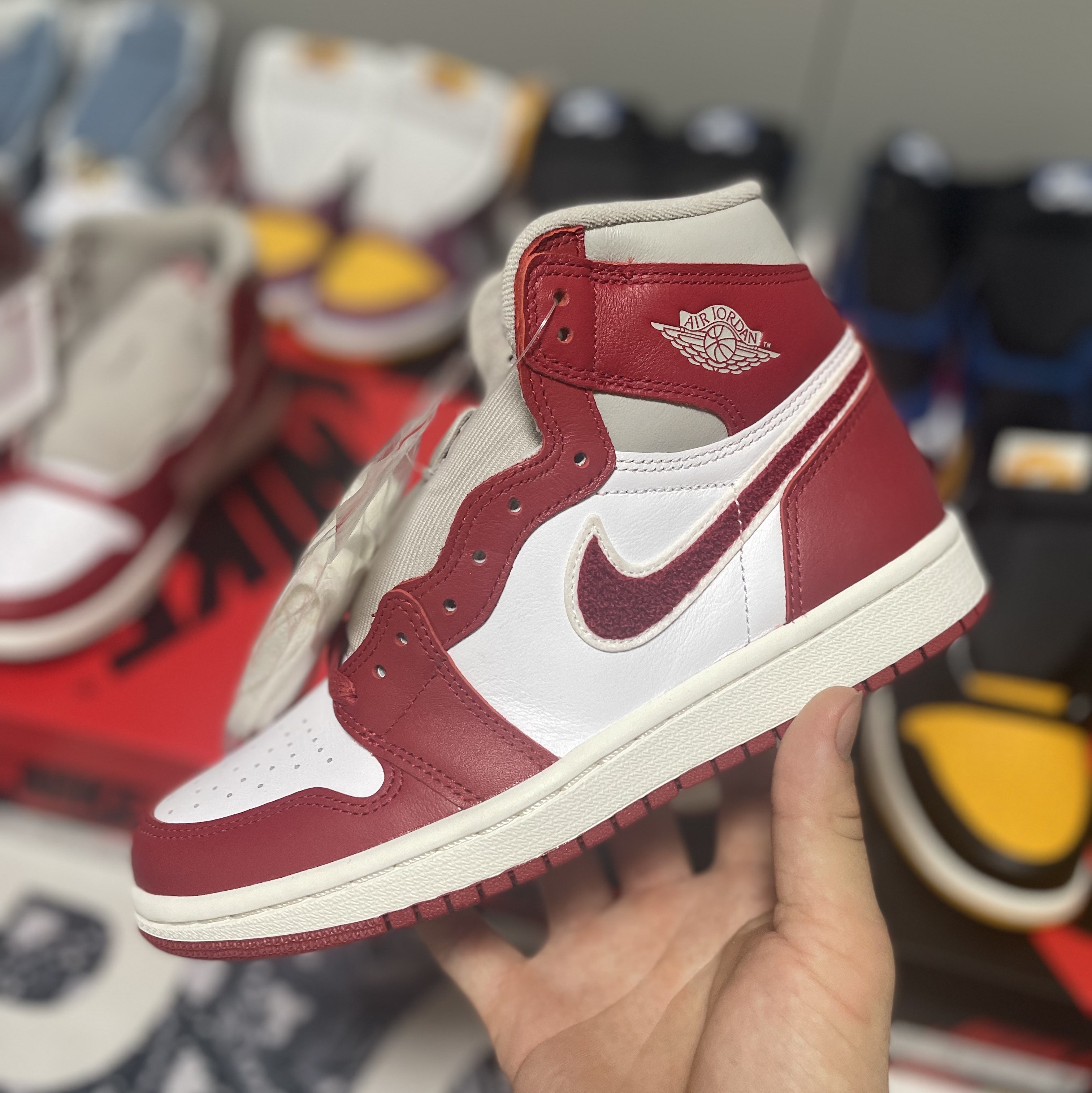 (W) Jordan 1 Retro High OG Varsity Red 착용 스타일