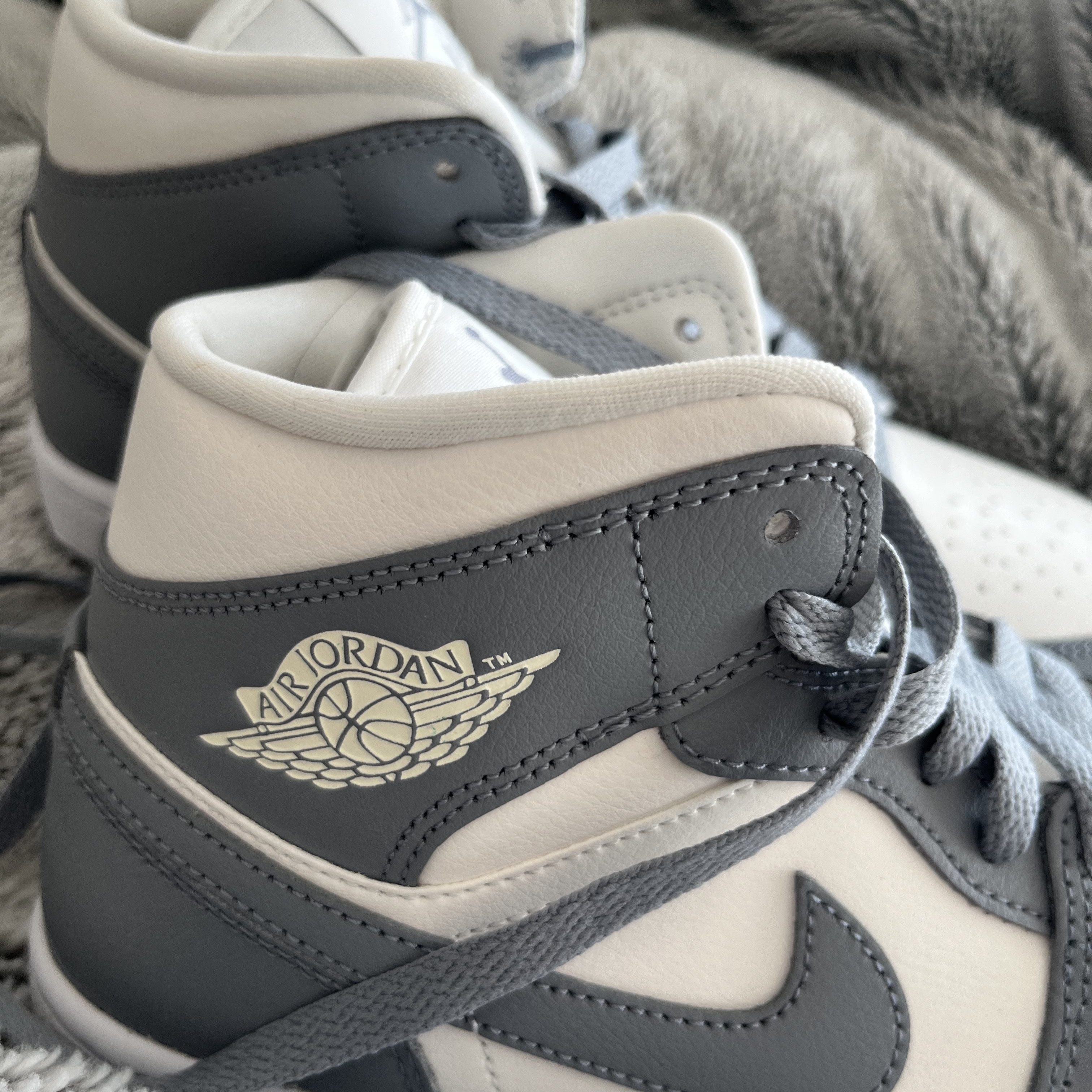 (W) Jordan 1 Mid Sail Stealth 착용 스타일