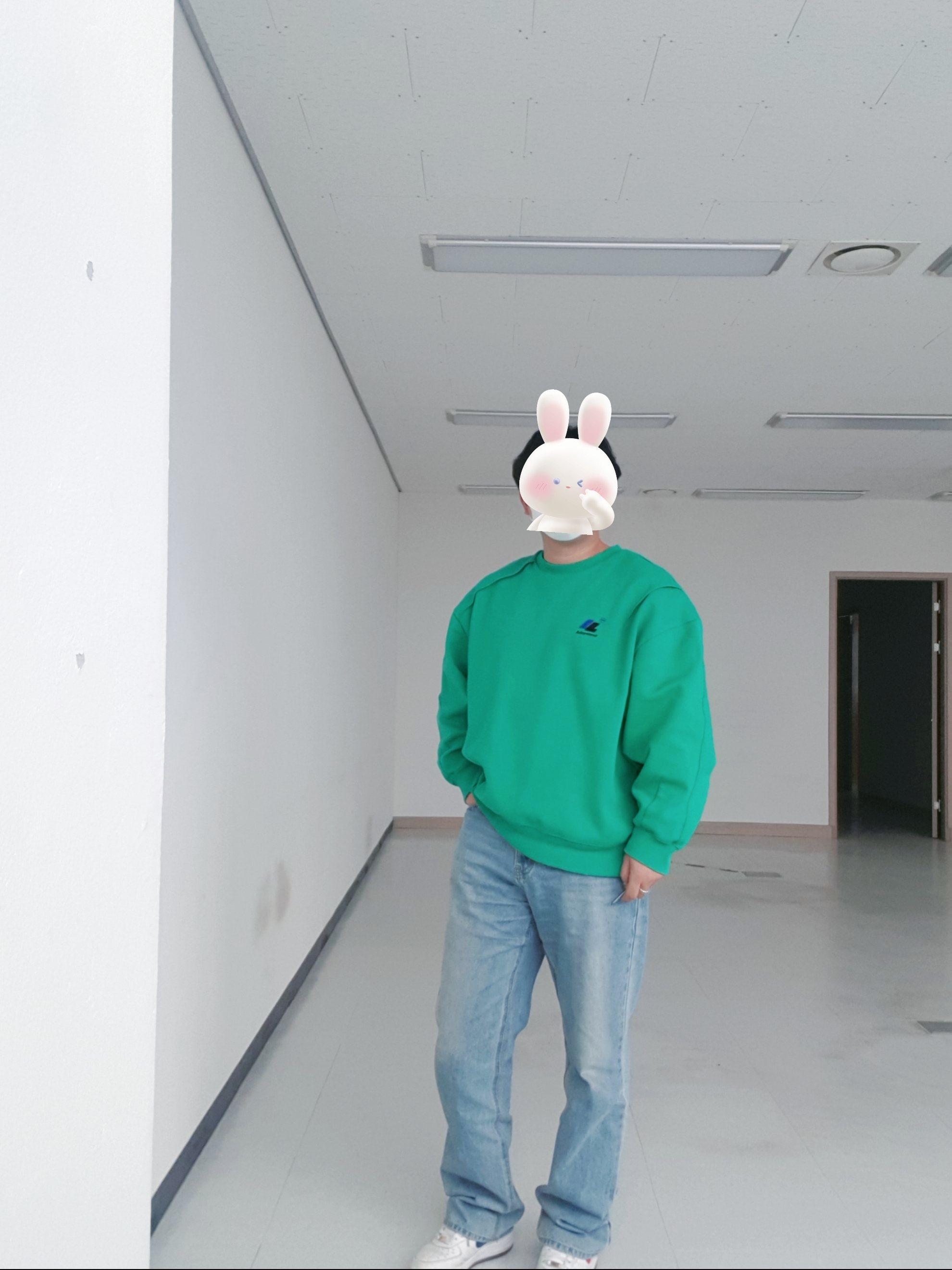 Zara x Ader Error Oversize Sweatshirt Green, Nike x Kith Air Force 1 Low NYC White 착용 스타일