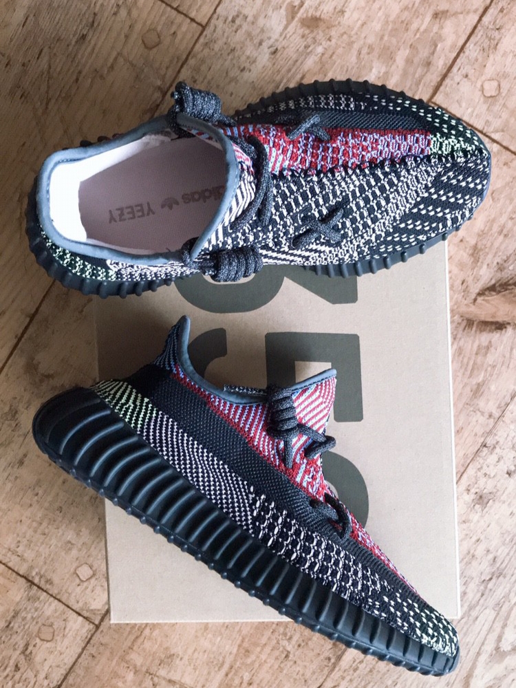 Adidas Yeezy Boost 350 V2 Yecheil - Non-Reflective 착용 스타일