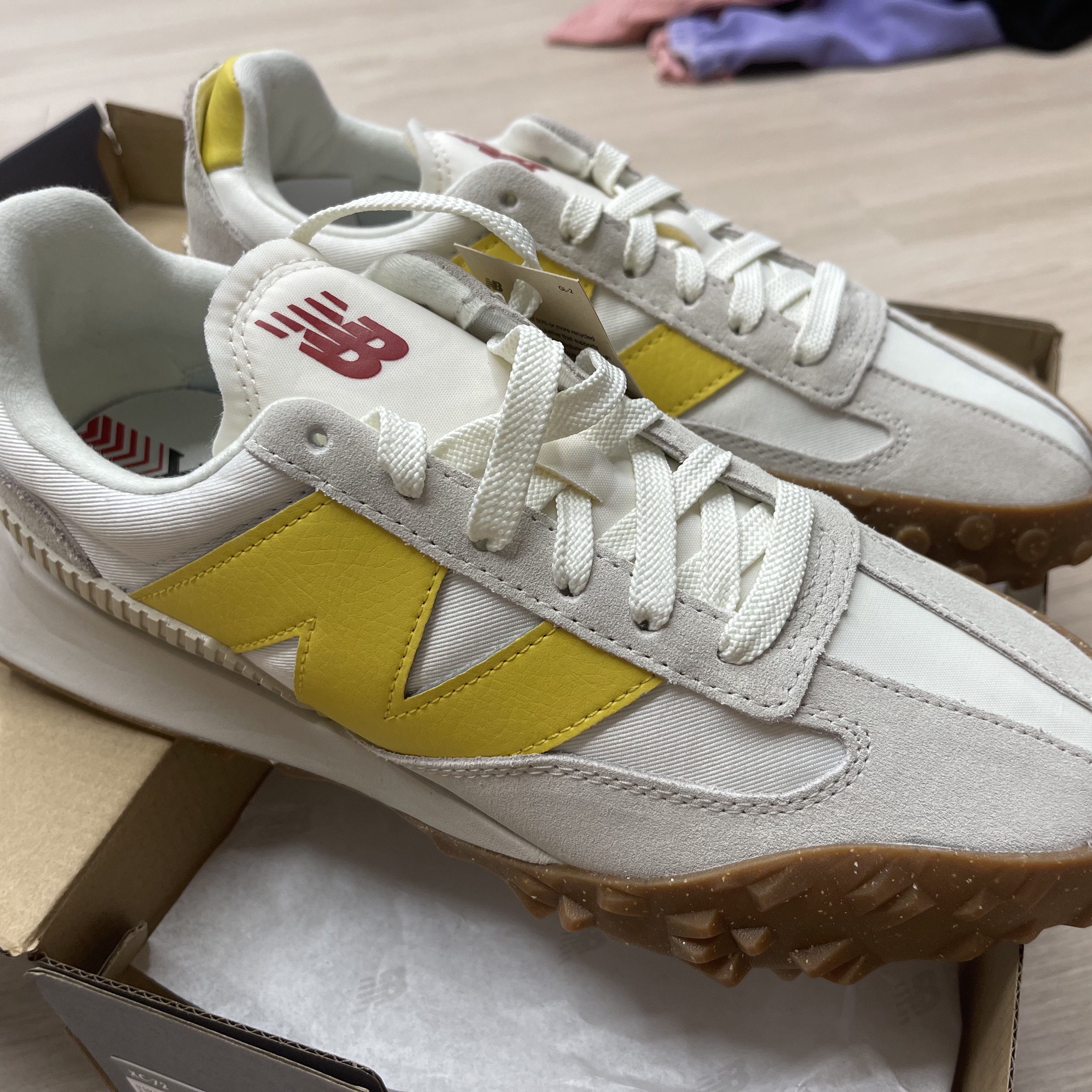 New Balance XC-72 Yellow 착용 스타일 - 2