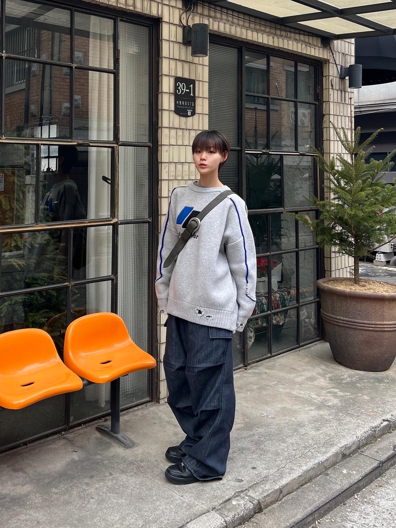 Zara x Ader Error Oversize Sweater Grey 착용 스타일 - 2