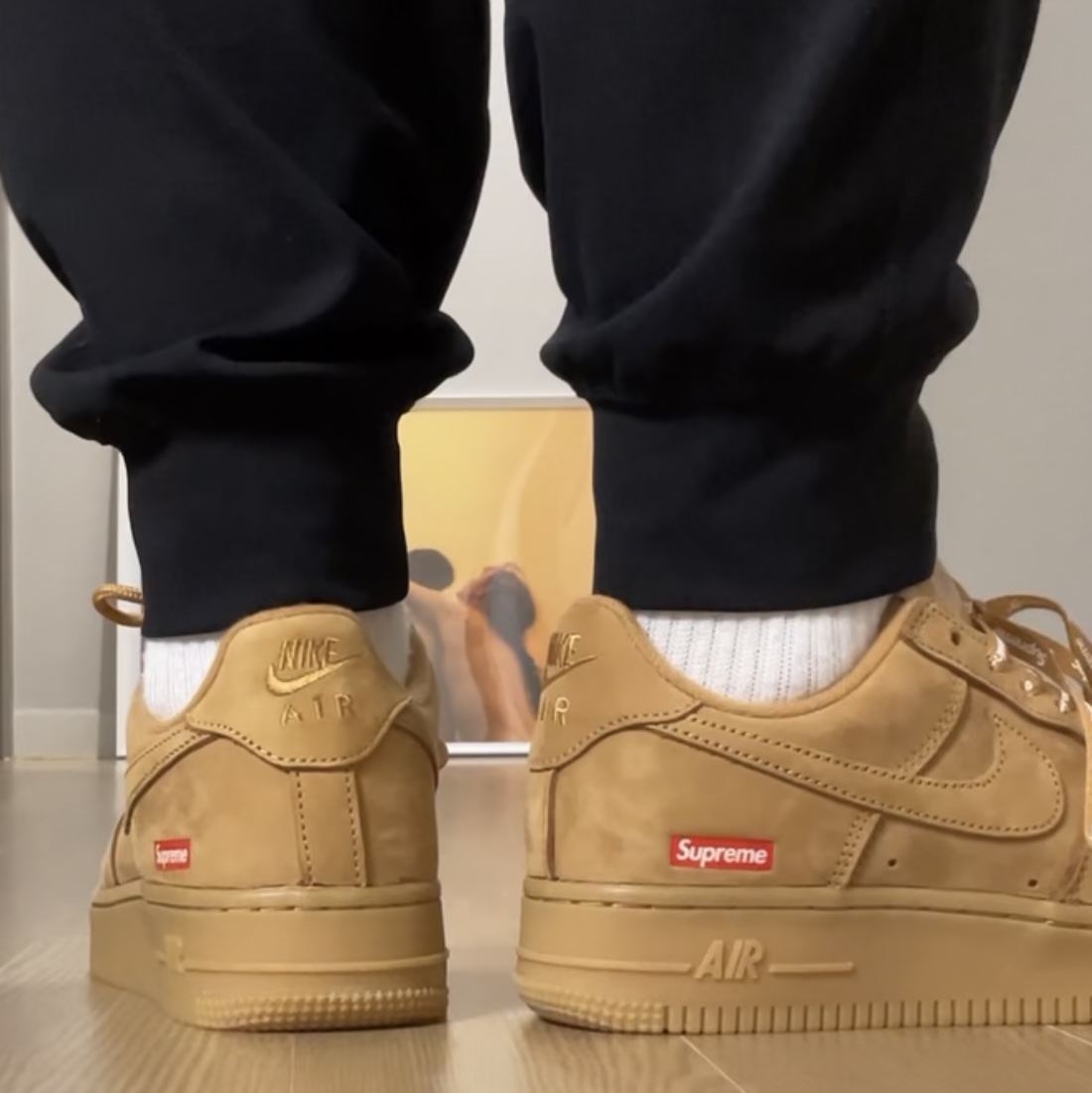 Nike x Supreme Air Force 1 Low Flax 착용 스타일 - 2