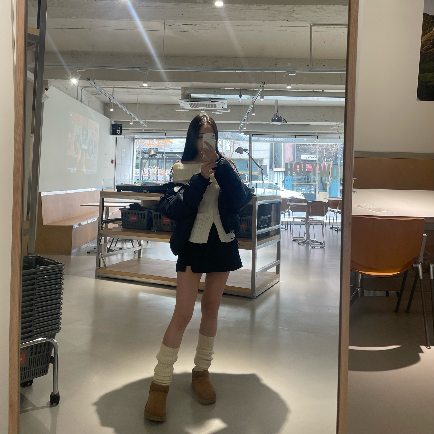 The North Face 1996 Eco Nuptse Jacket Black, (W) UGG Classic Ultra Mini Boots Chestnut 착용 스타일