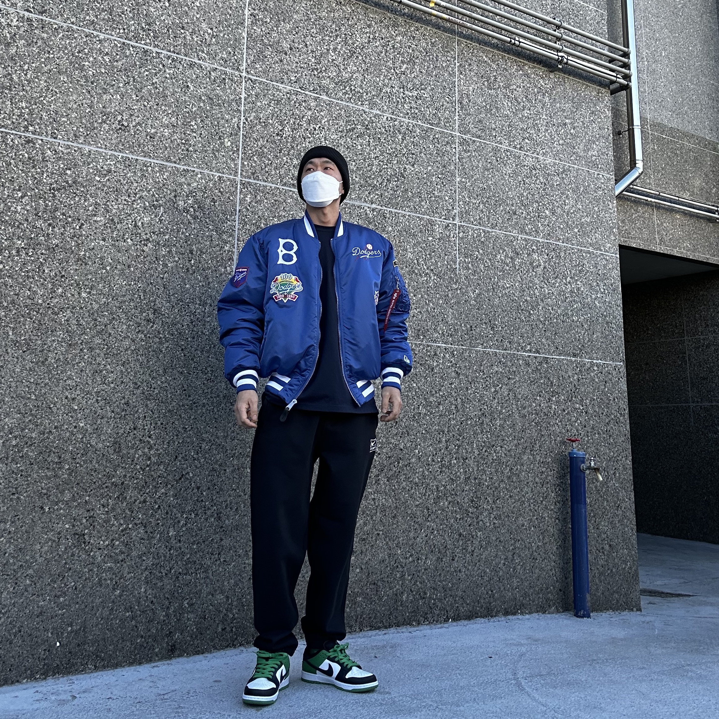 Nike SB Dunk Low Pro Black and Classic Green, Nike x Stussy NRG RA Washed Fleece Pants Black (DN4030-010) 착용 스타일 - 2