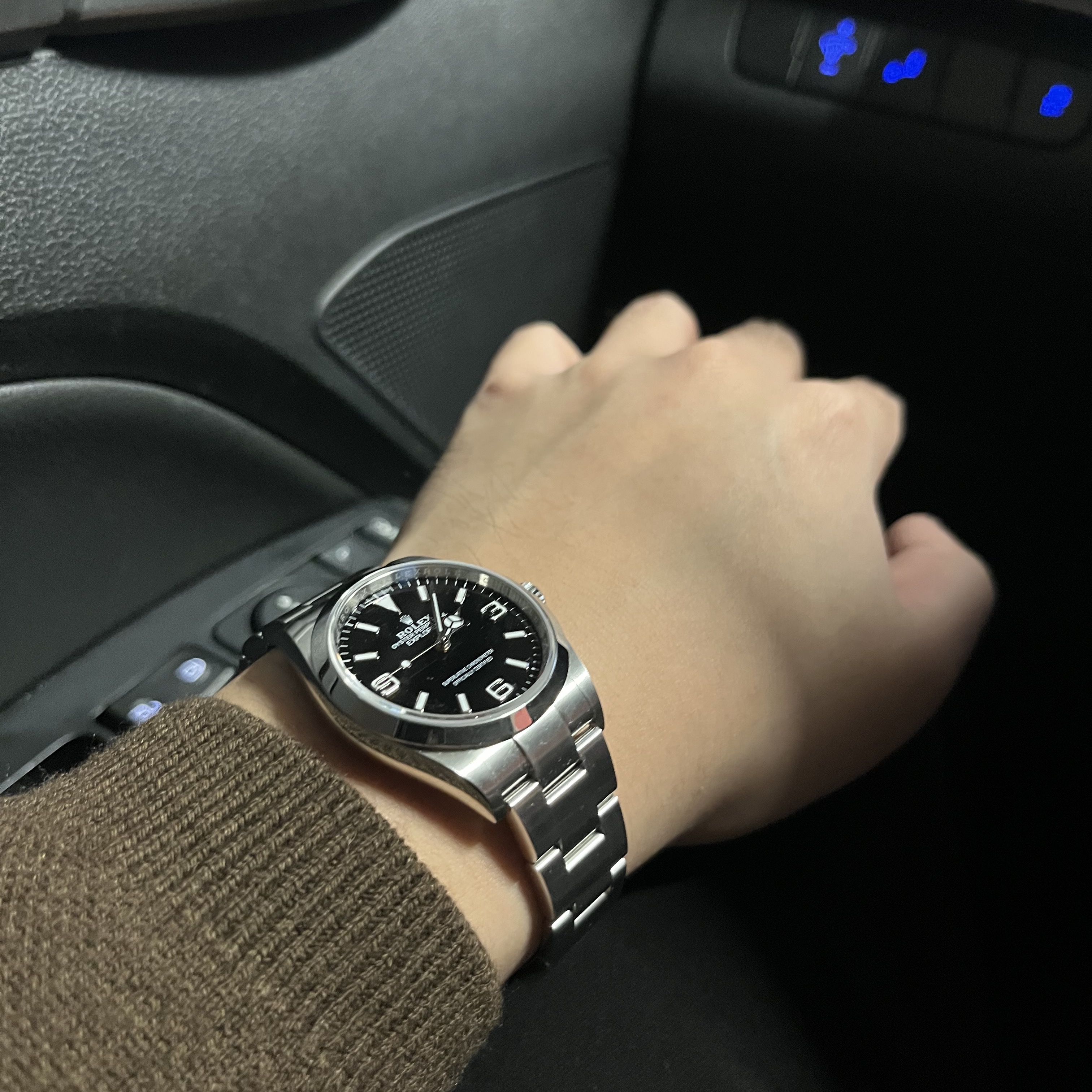 Rolex Explorer 36mm 124270 Black Oyster 착용 스타일