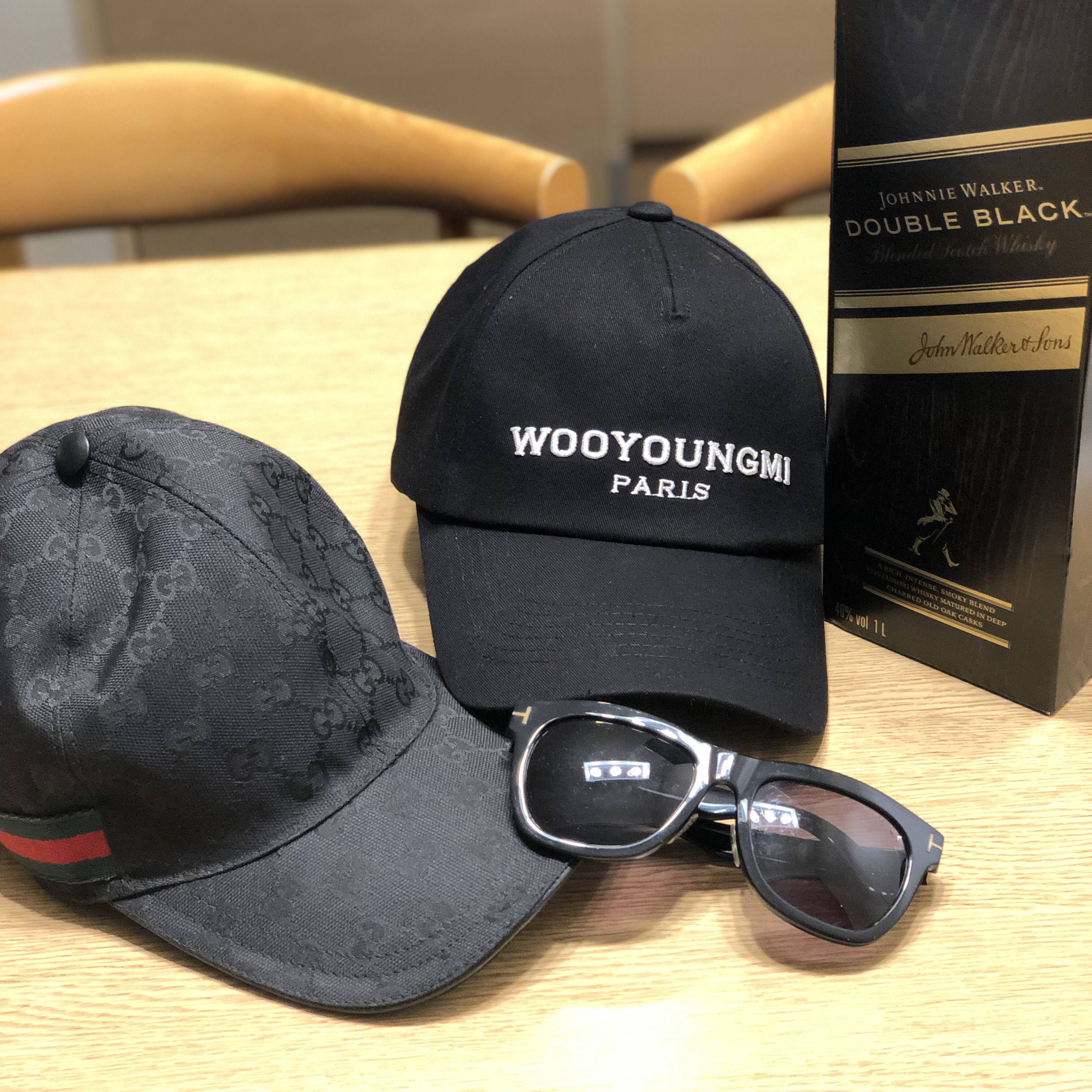 Wooyoungmi White Embroidered Logo Ball Cap Black 착용 스타일