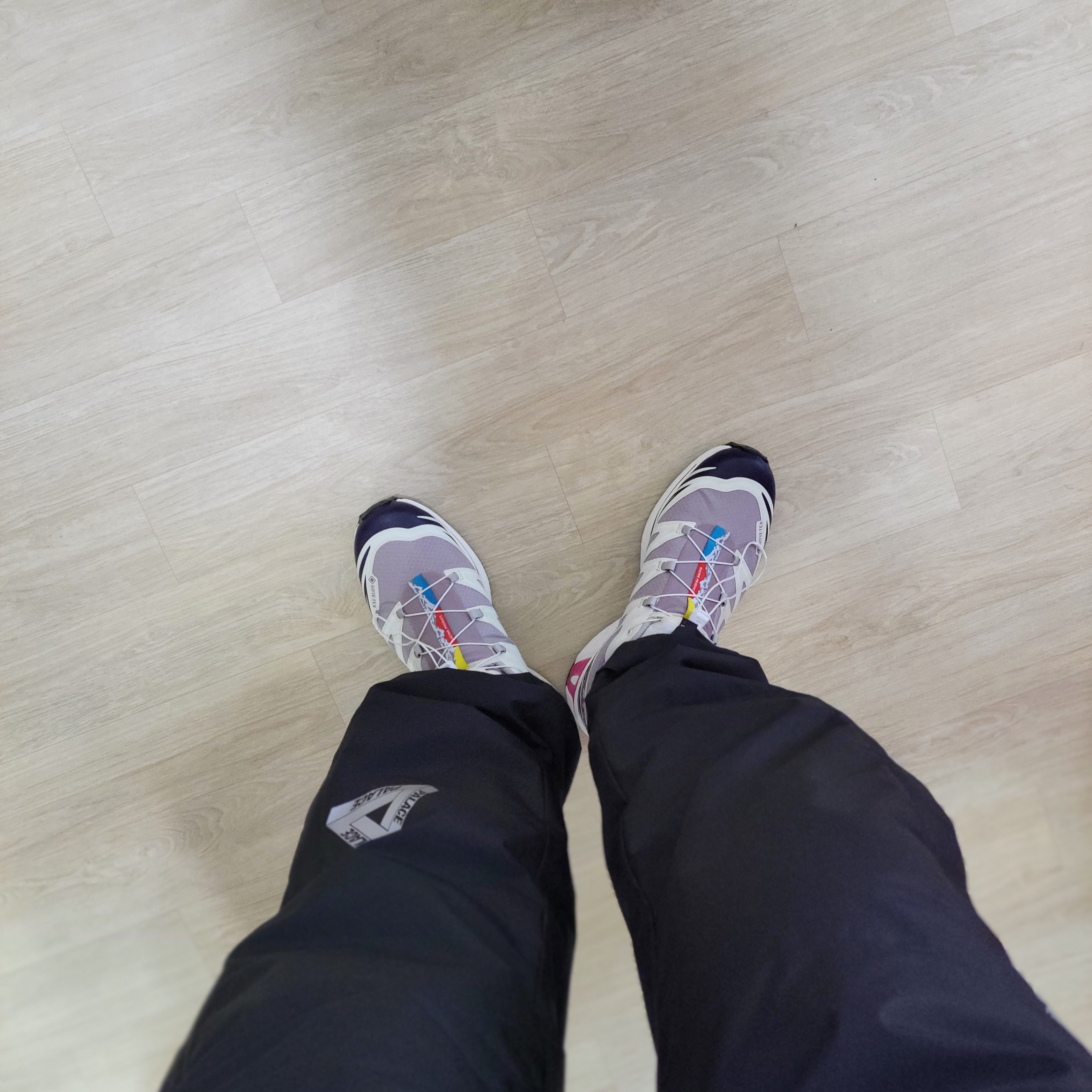 Salomon x Kith XT-6 Gore-Tex Quail Moonscape Vanilla Ice, Palace Gore-Tex Infinium Loft Jogger Black - 22FW 착용 스타일 - 2