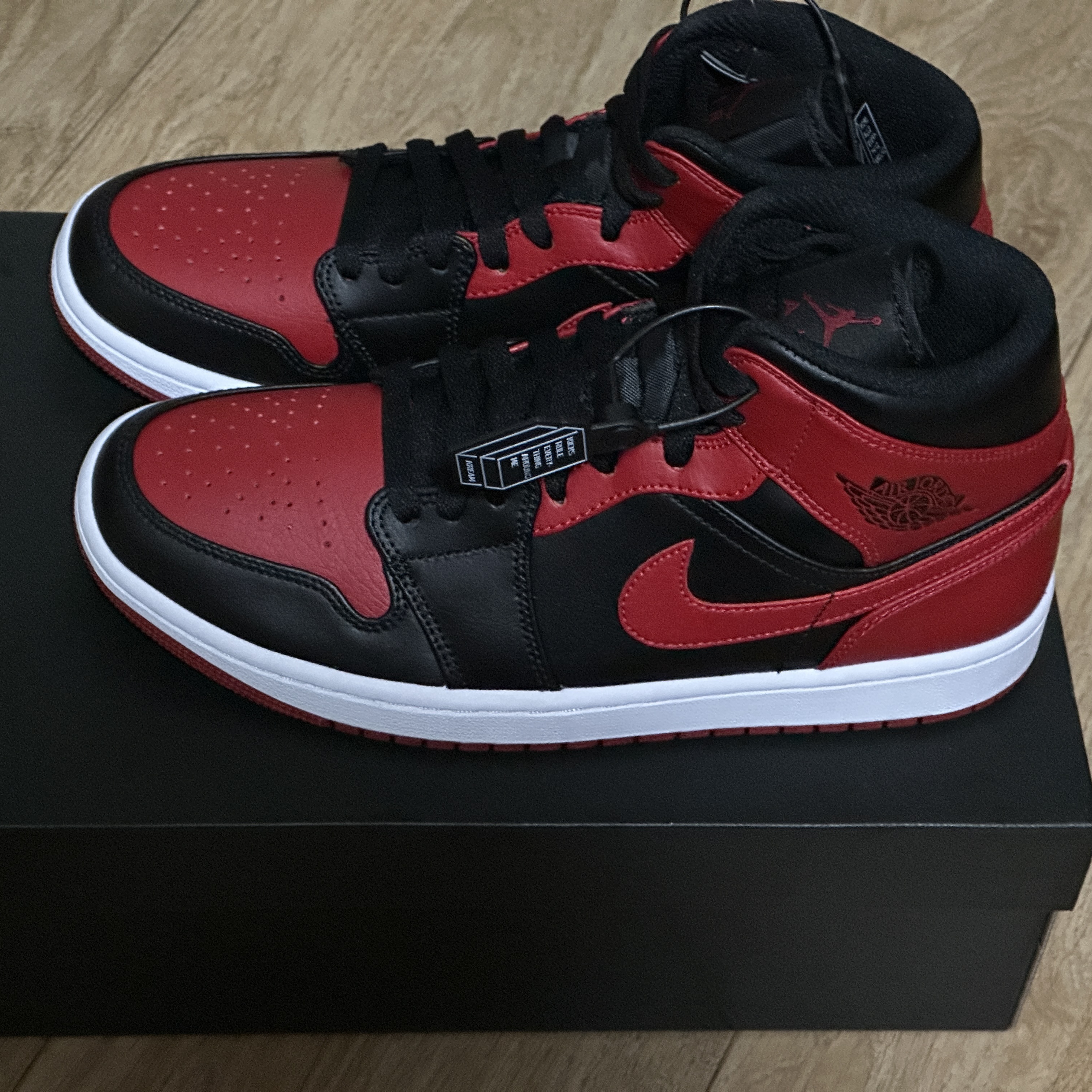 Jordan 1 Mid Bred Banned 2020 착용 스타일 - 3