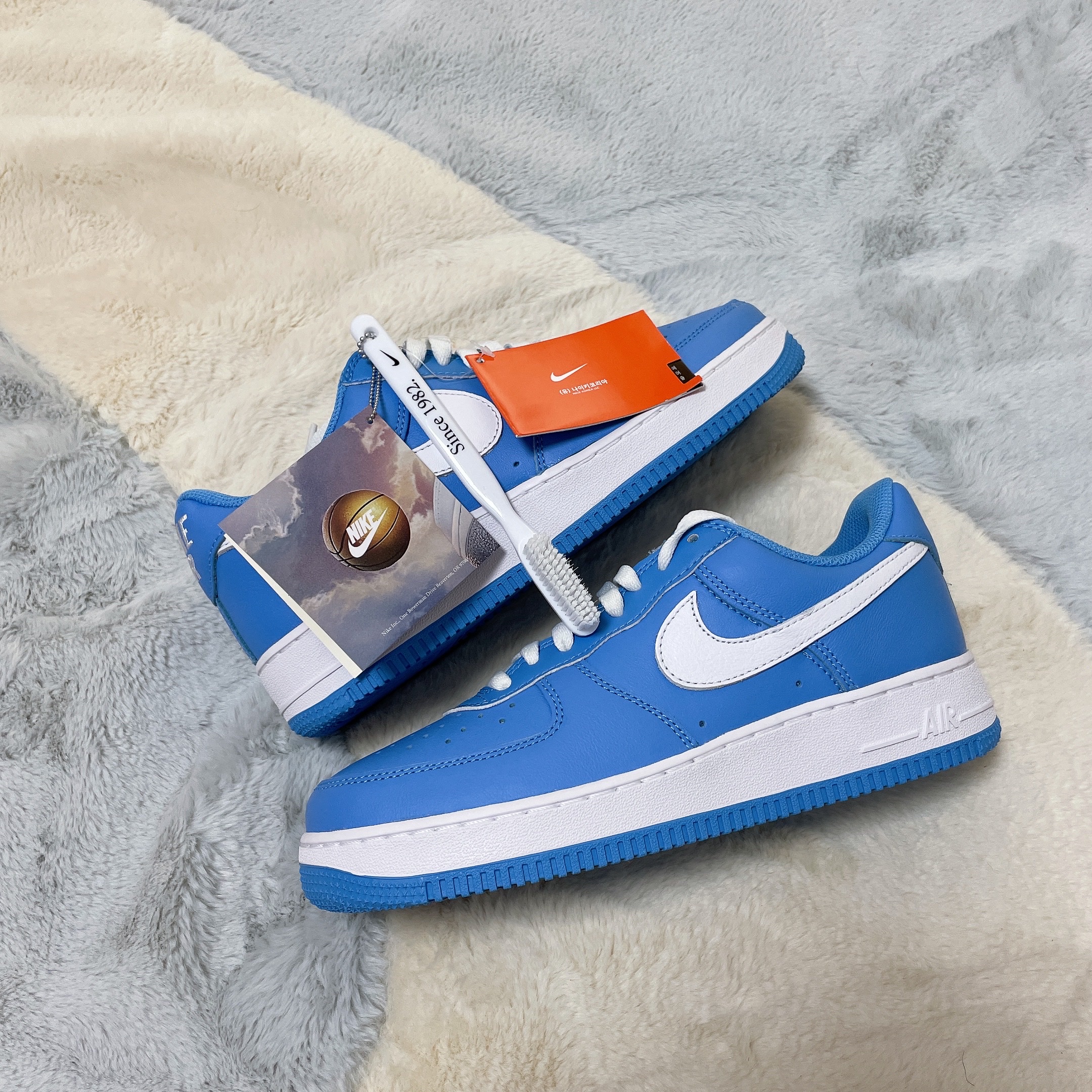 Nike Air Force 1 Low Retro Color of the Month University Blue 착용 스타일 - 2
