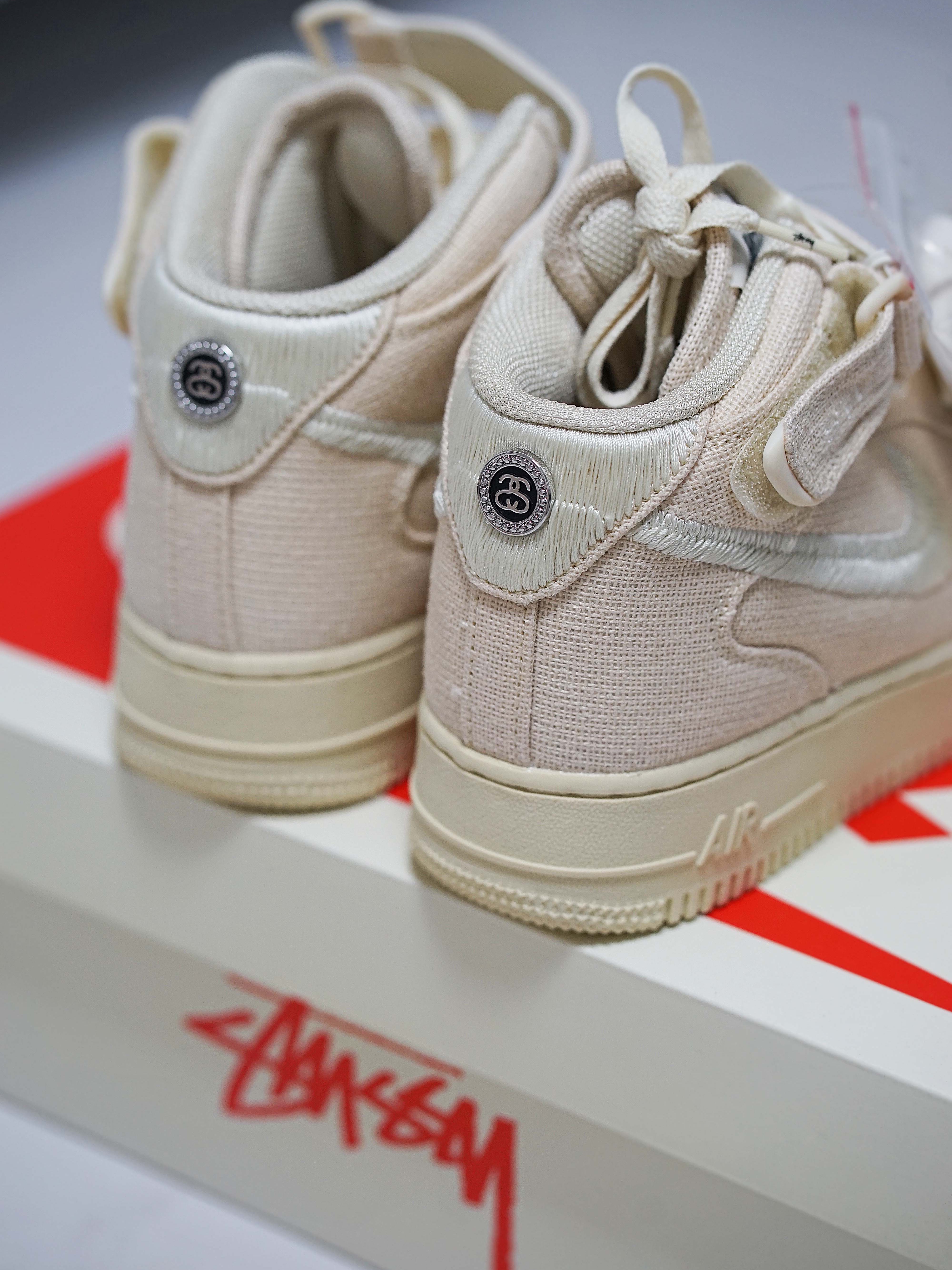 Nike x Stussy Air Force 1 '07 Mid SP Fossil 착용 스타일 - 3