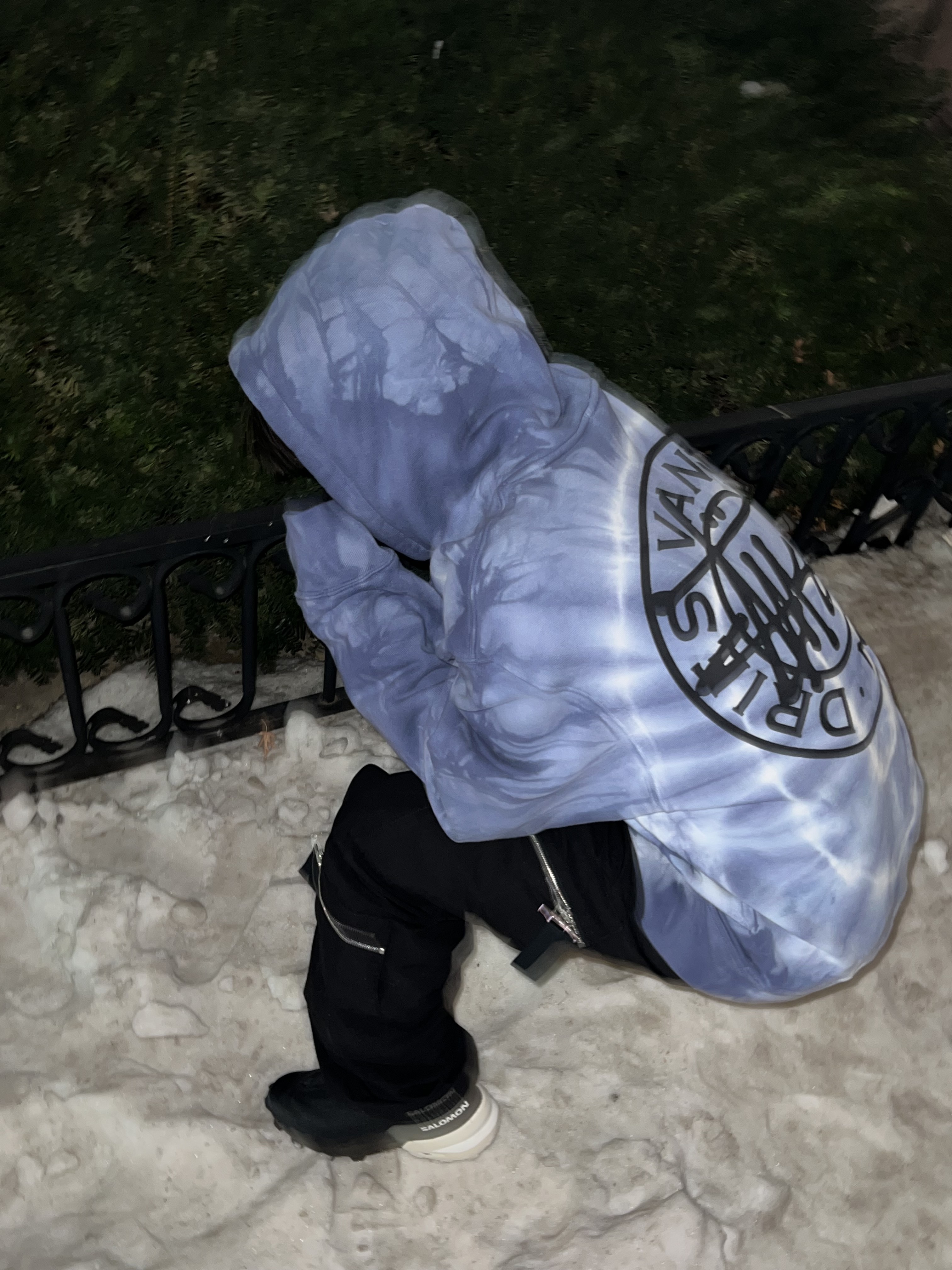 Stussy x Dries Van Noten Tie Dye Hoodie Blue, Salomon x MM6 Maison Margiela Cross Low Black 착용 스타일 - 1