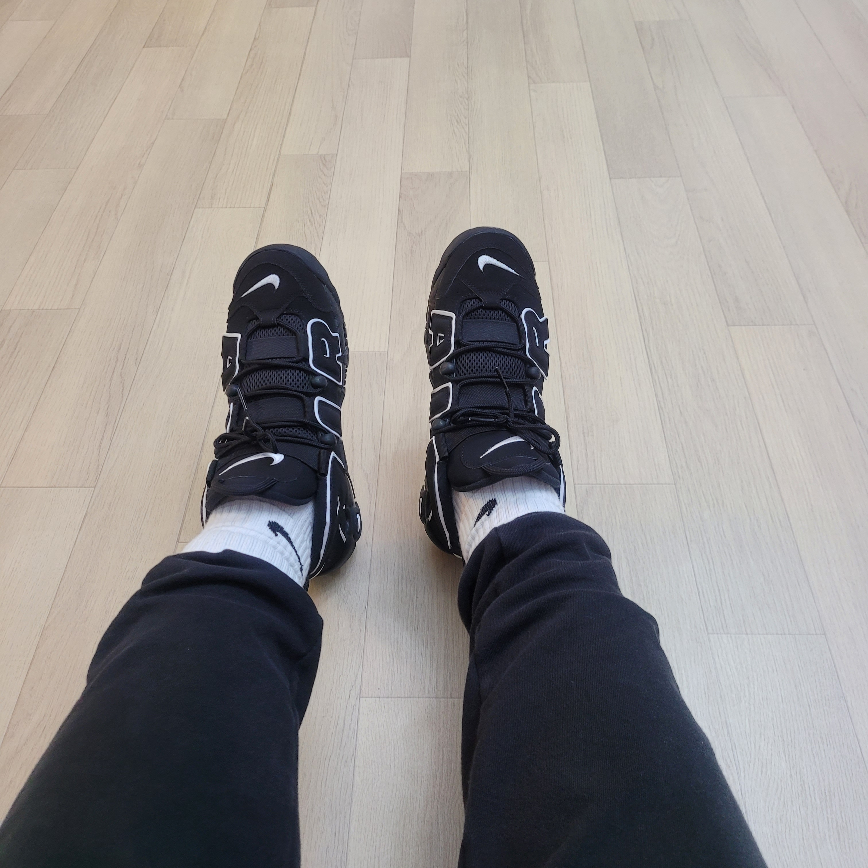 Nike Air More Uptempo Black White 2020 착용 스타일