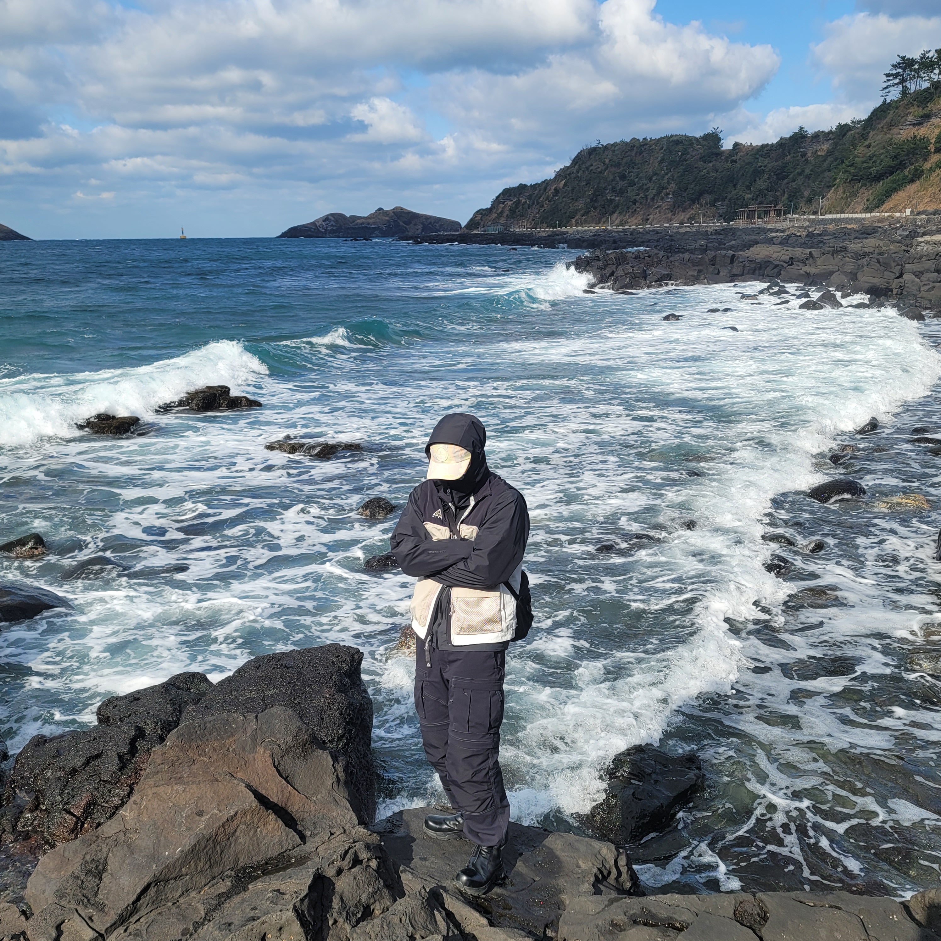 C.P. Company Nylon B Crossbody Rucksack Black - 22FW, Supreme x Stone Island Reactive Ice Camo Ripstop Camp Cap Tan - 22SS 착용 스타일 - 2