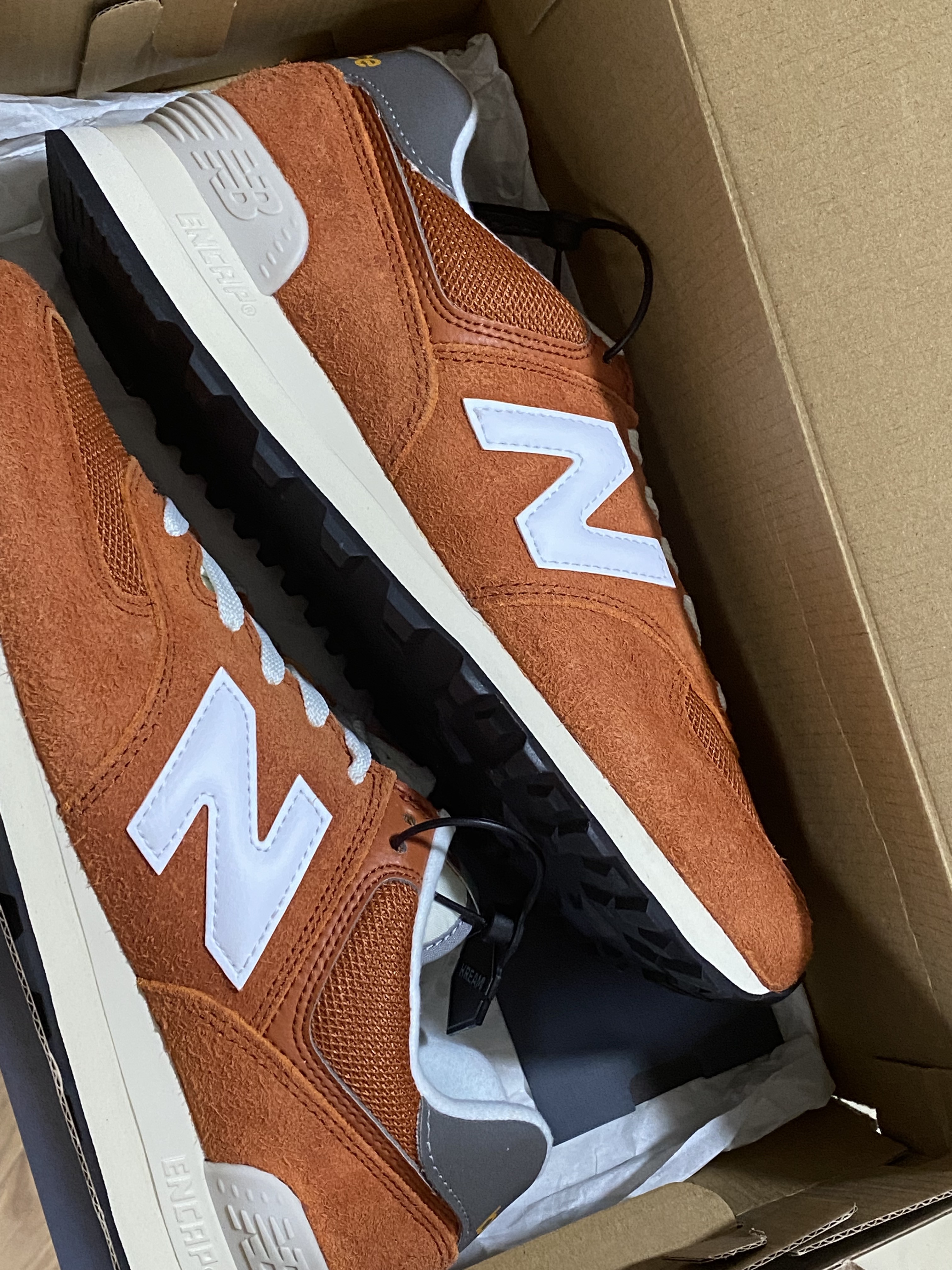 New Balance 574 Heritage Orange Burst White 착용 스타일