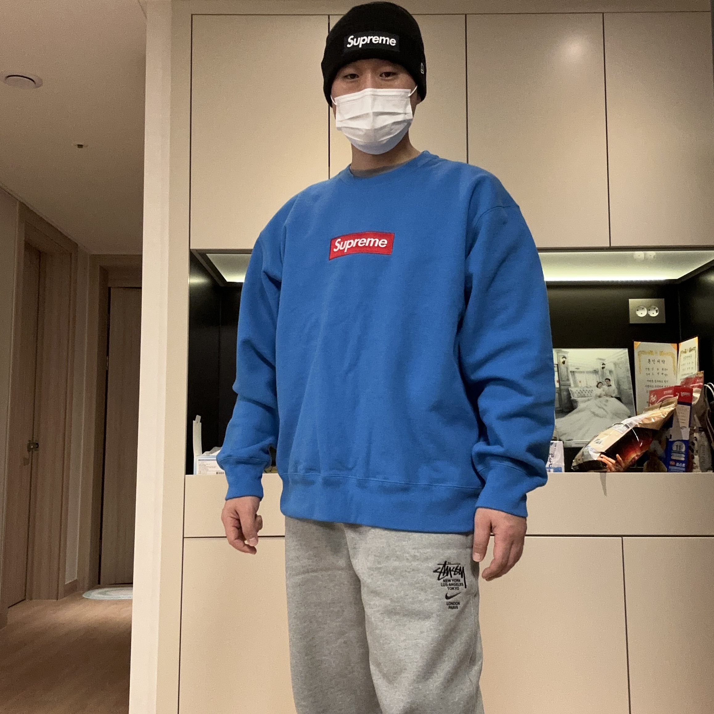 Supreme Box Logo Crewneck Blue - 22FW, Supreme New Era Box Logo Beanie Black - 21FW 착용 스타일 - 2