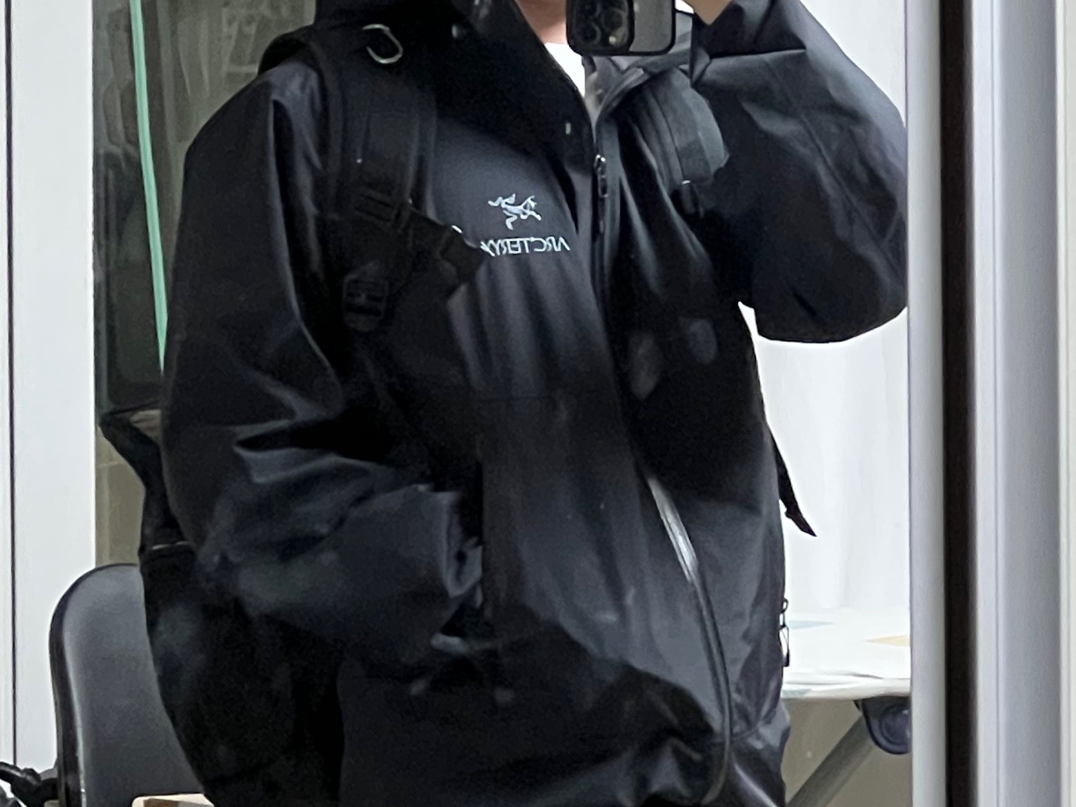 Arc'teryx Zeta SL Jacket Black 착용 스타일