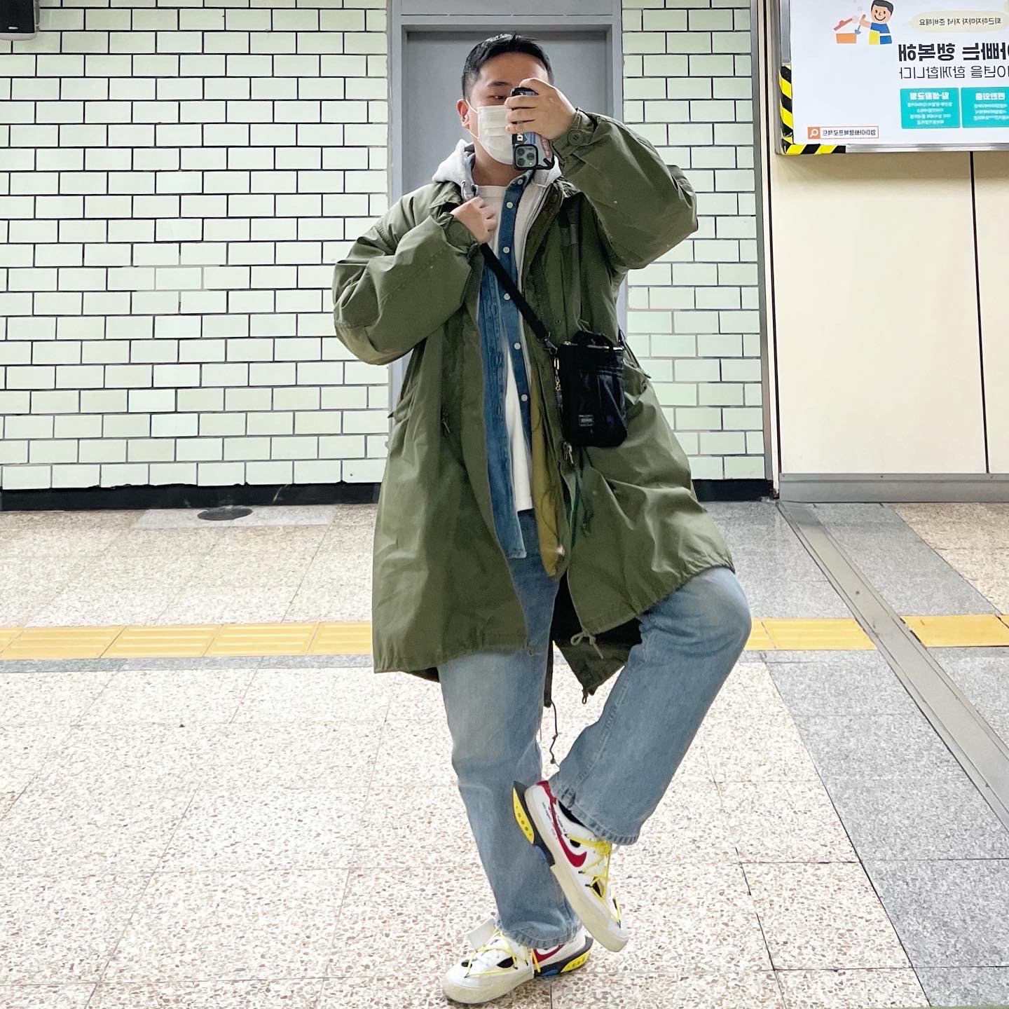 Nike x Off-White Blazer Low '77 White and University Red, Porter Howl Helmet Bag Mini Black 착용 스타일