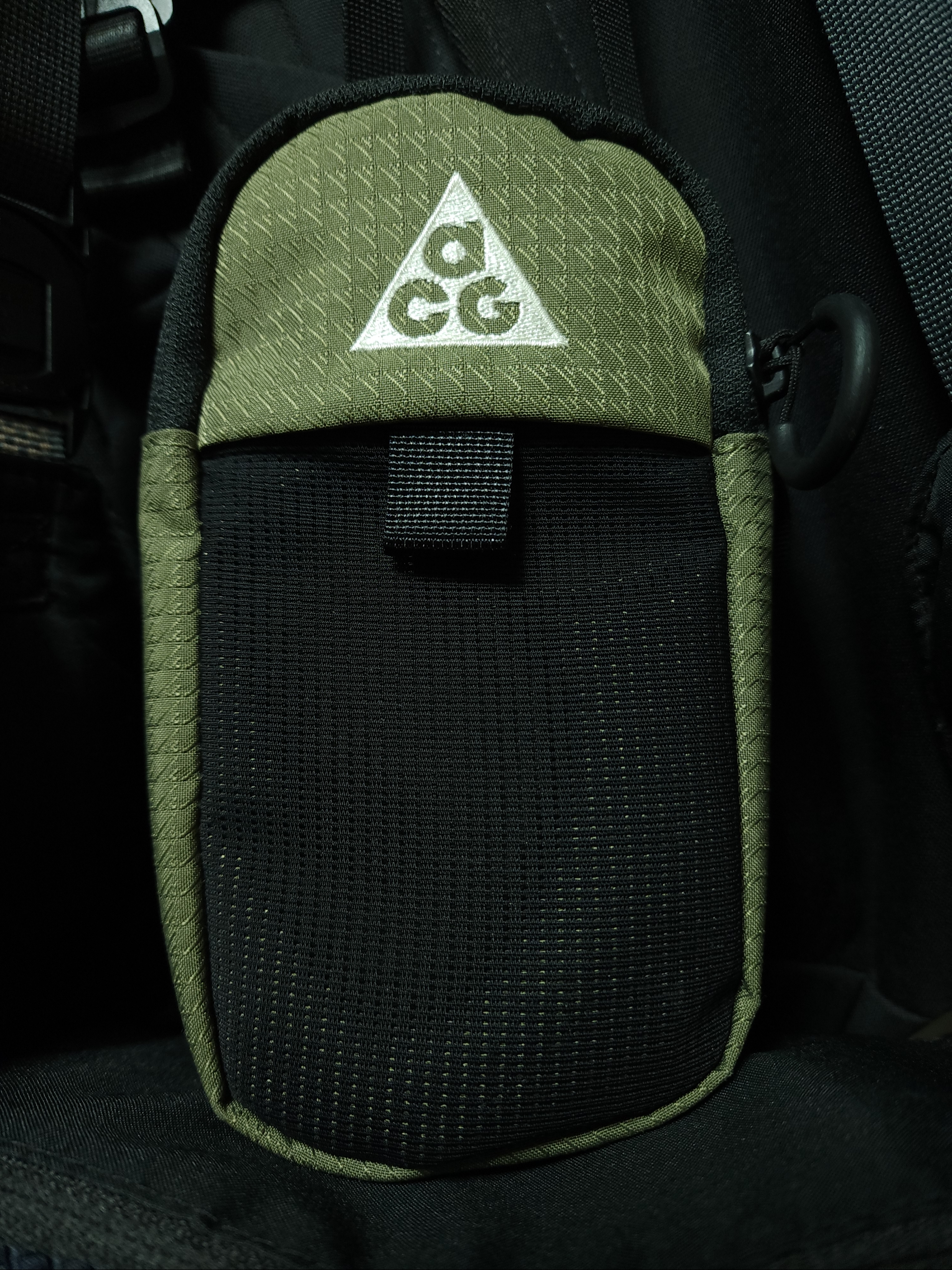 Nike ACG 36 Backpack Medium Olive 착용 스타일