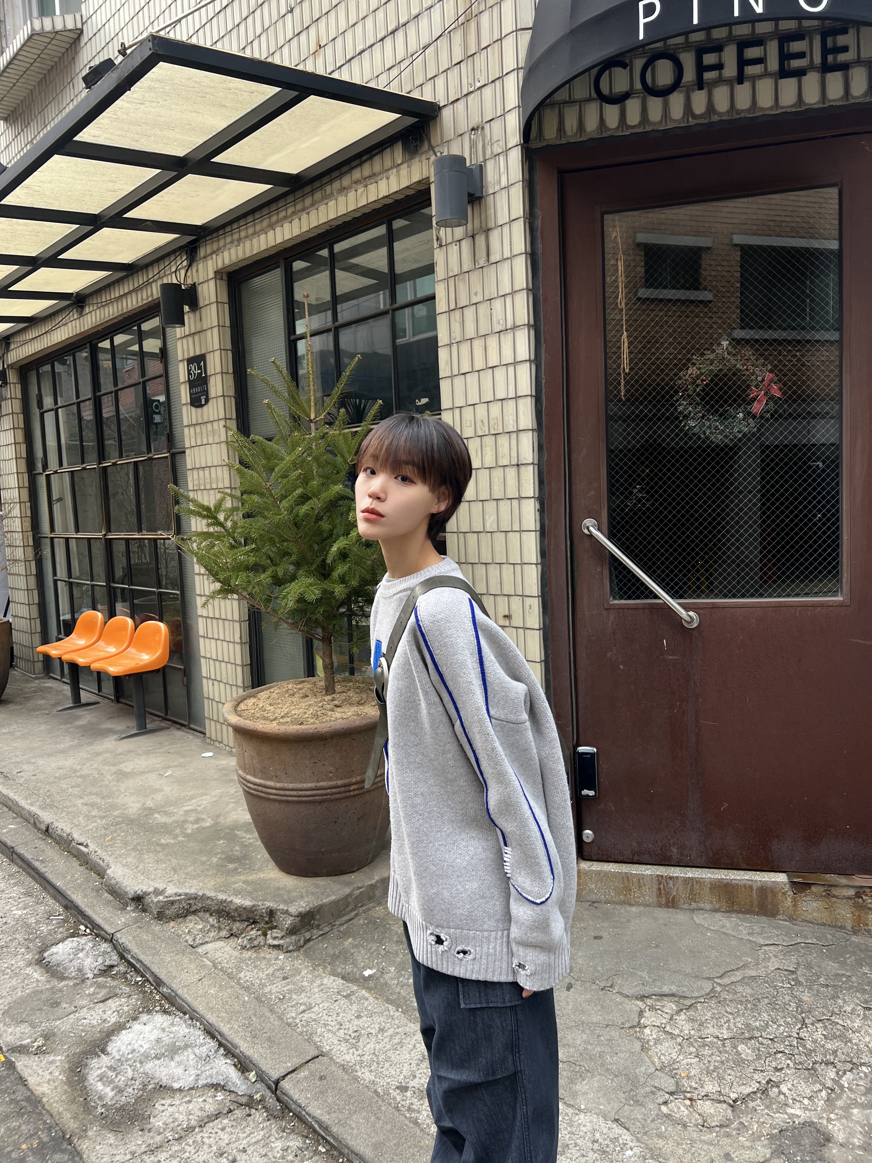 Zara x Ader Error Oversize Sweater Grey 착용 스타일 - 4