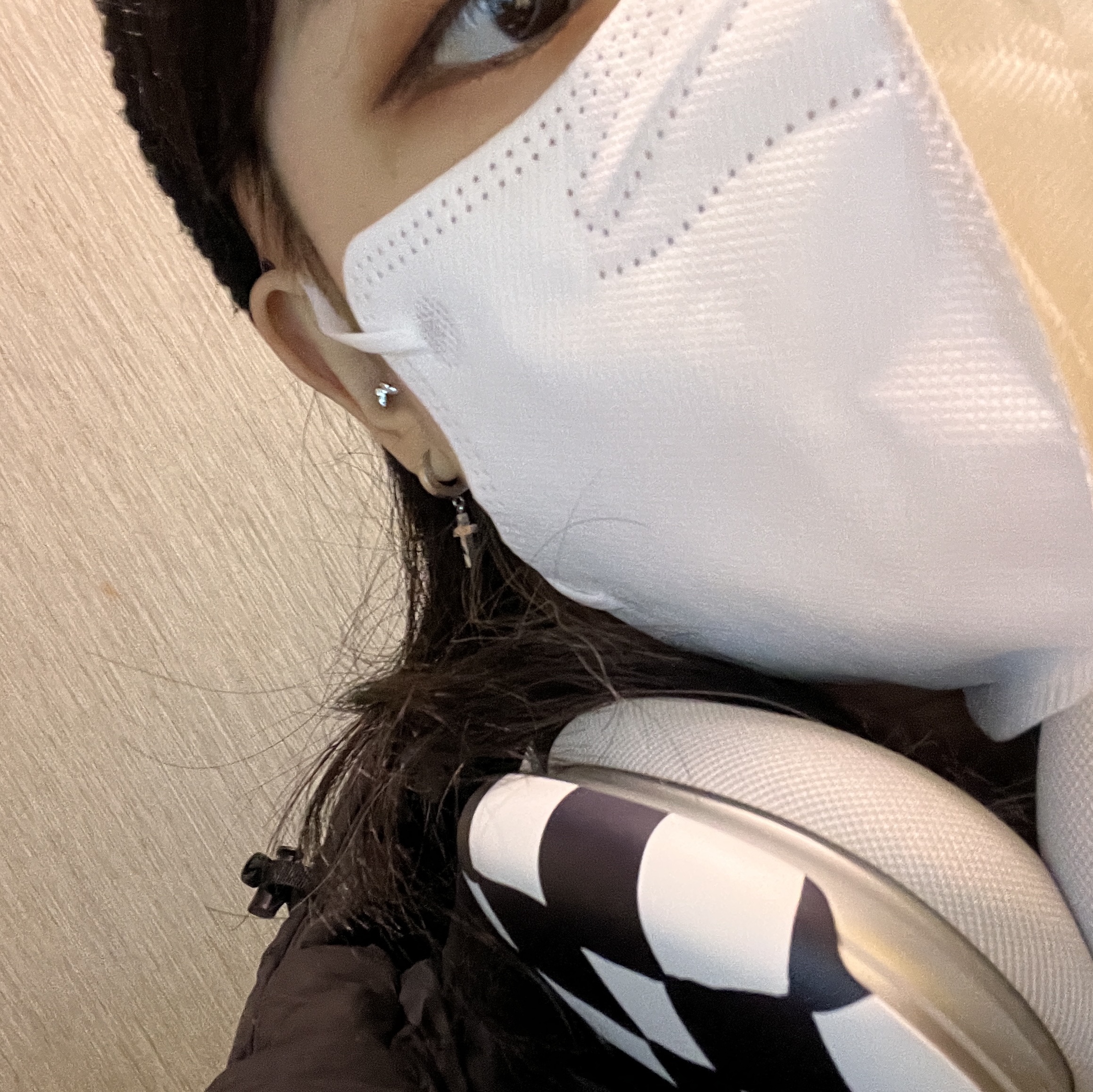 Apple AirPods Max Lightning Silver (Korean Ver.), IAB Studio Pigment Sweatshirt & Mini Bag Mustard 착용 스타일 - 3