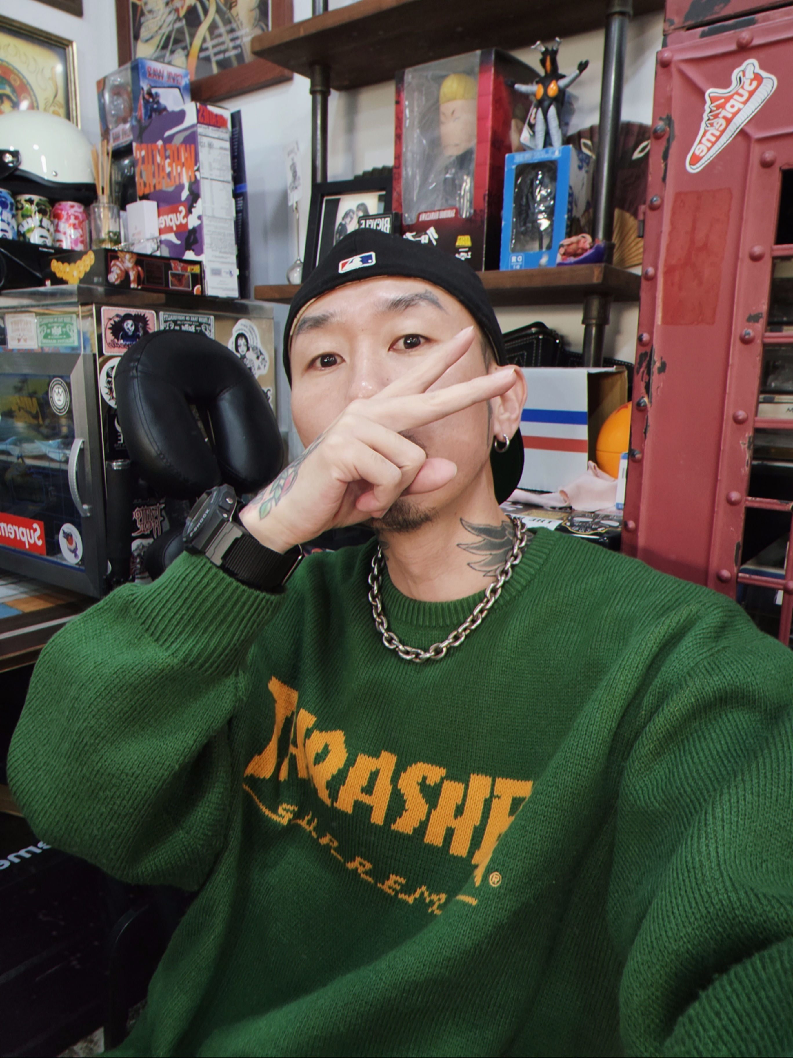 Supreme x Thrasher Sweater Green - 21FW, Casio G-Shock x Supreme x The North Face DW-6900 Black 착용 스타일 - 1
